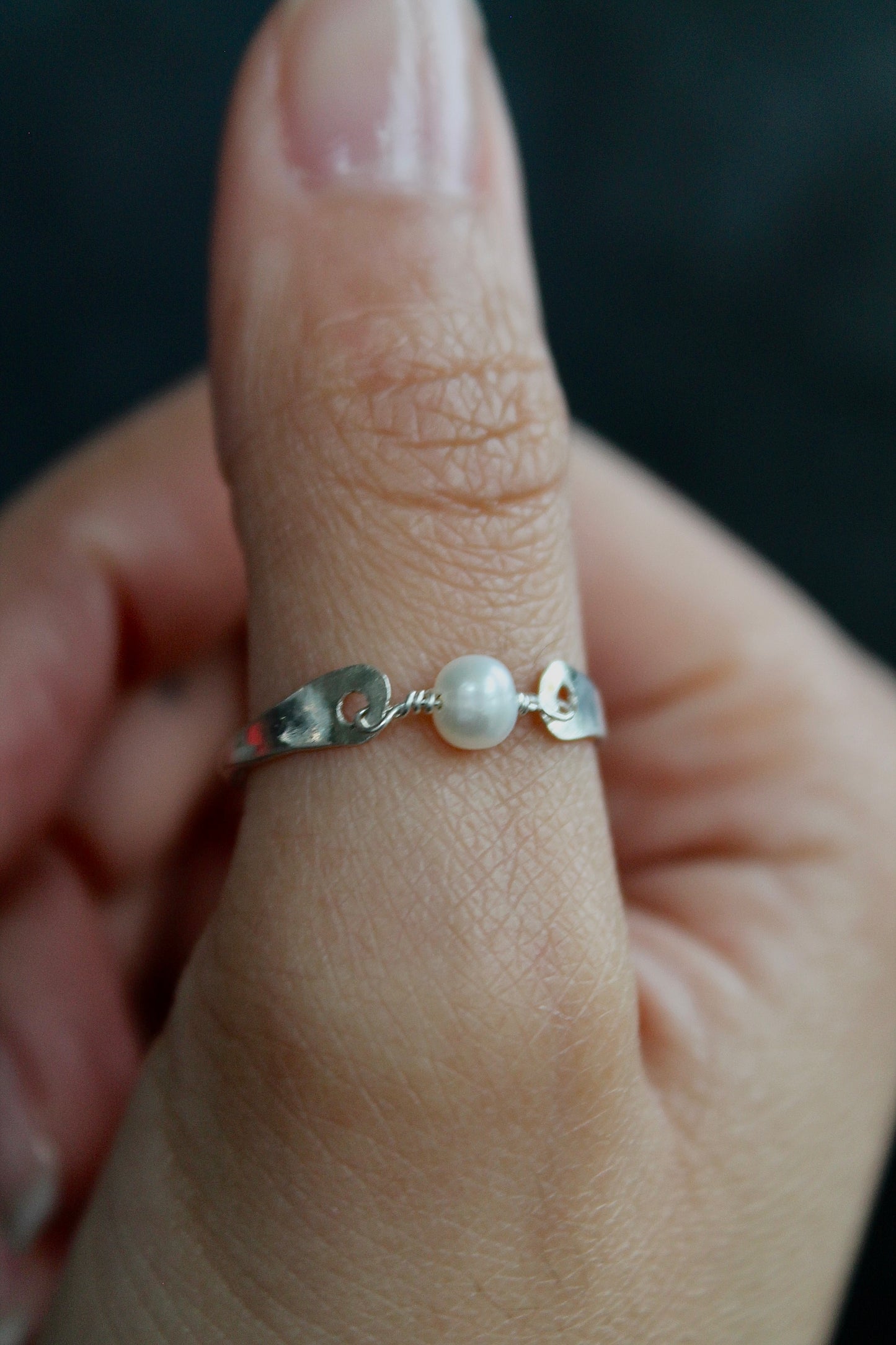CENTER PEARL HAMMERED RING - STERLING SILVER