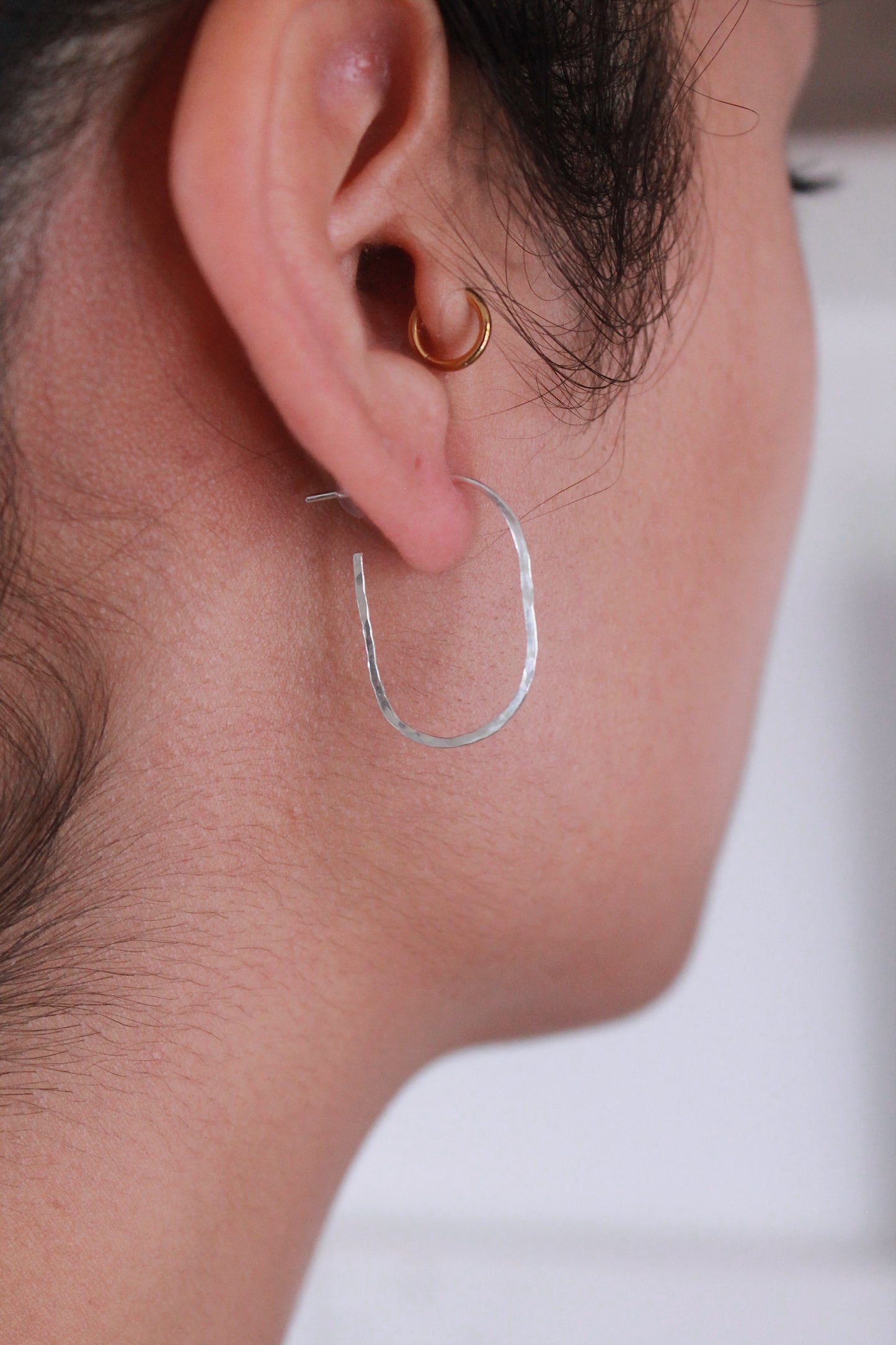 Darby Midi Hammered Hoops