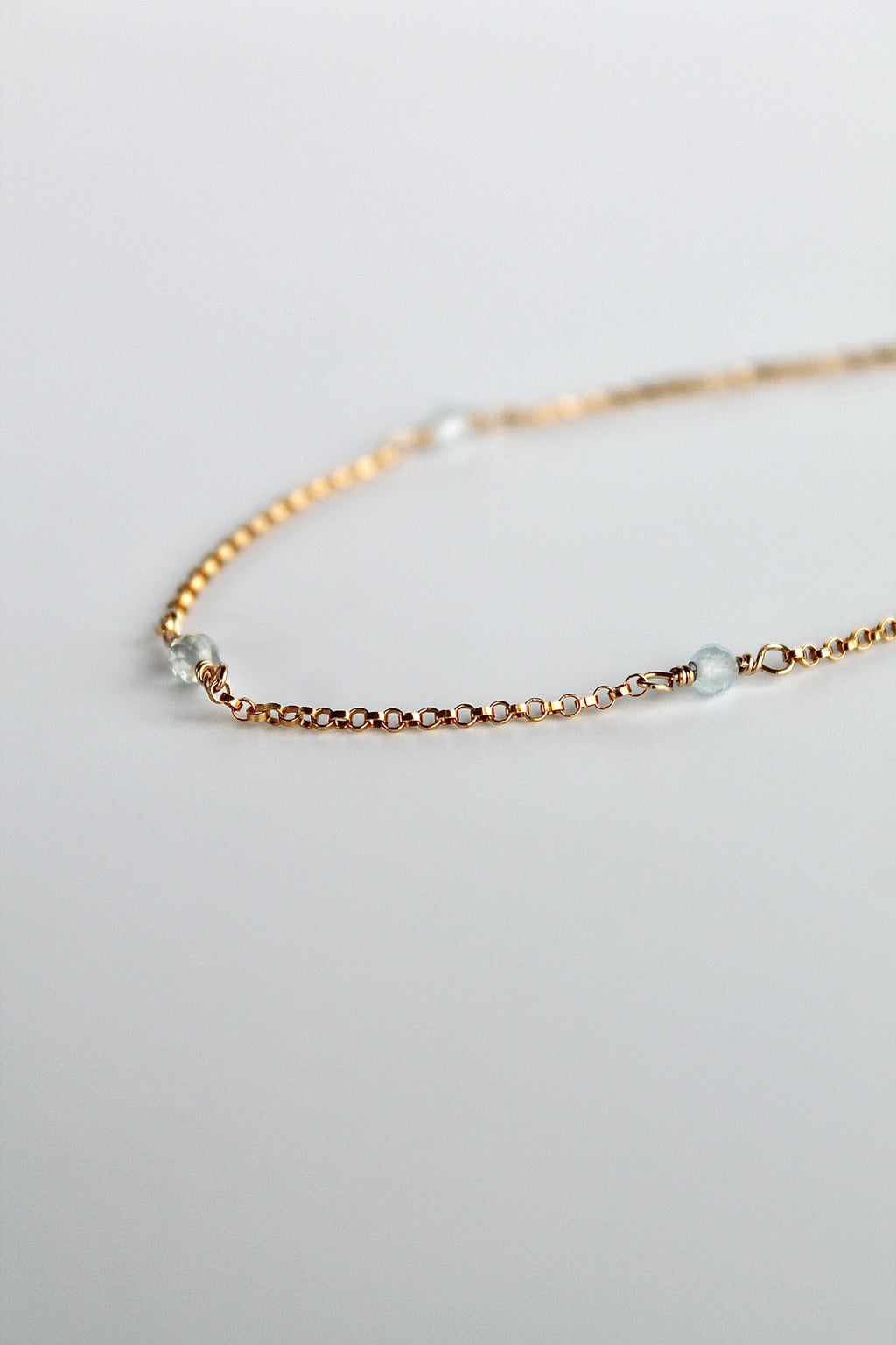 Bracelet multi-pierres de naissance - Aigue-marine (mars) - Profondeur émotionnelle