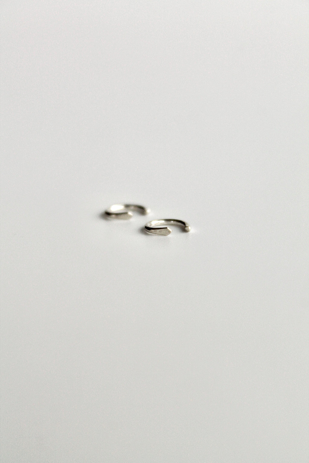 Clous dormeurs martelés