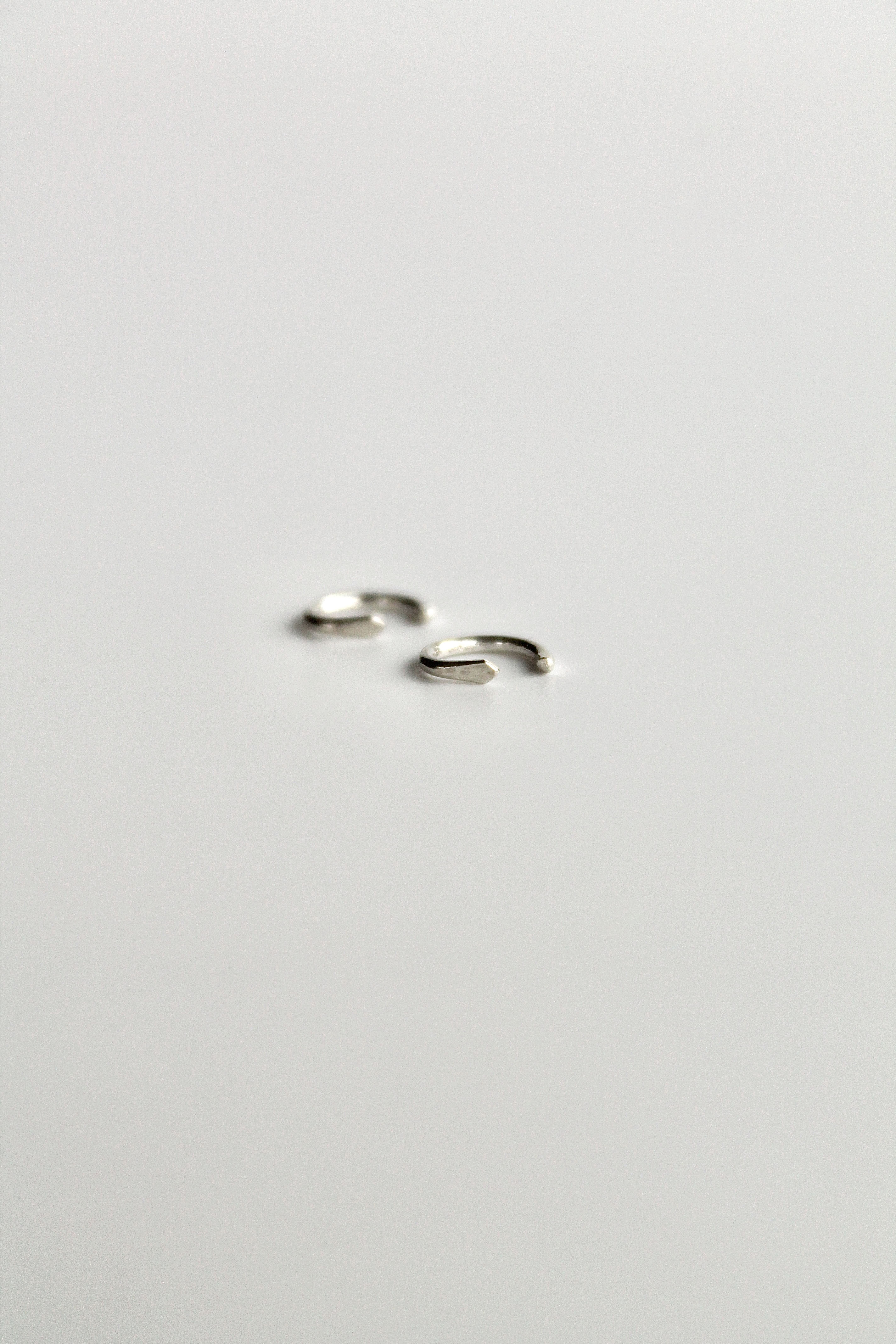 Clous dormeurs martelés