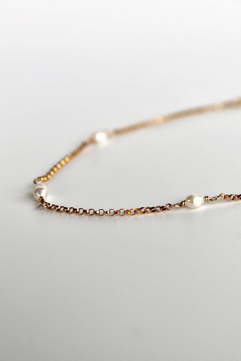 Pulsera con múltiples piedras de nacimiento - Perla de agua dulce (junio) - Pureza