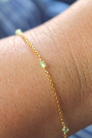 Pulsera con múltiples piedras de nacimiento: peridoto (agosto) - Buena fortuna