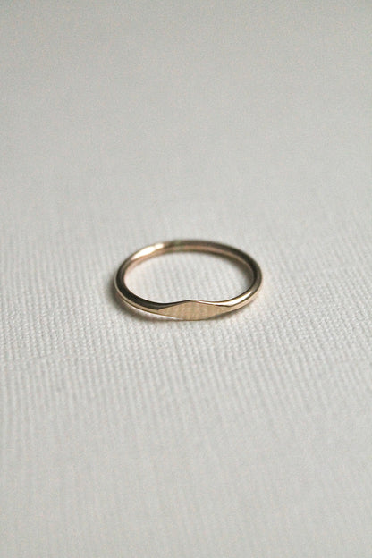 HAMMERED MINI SIGNET RING - 14K GOLD FILLED