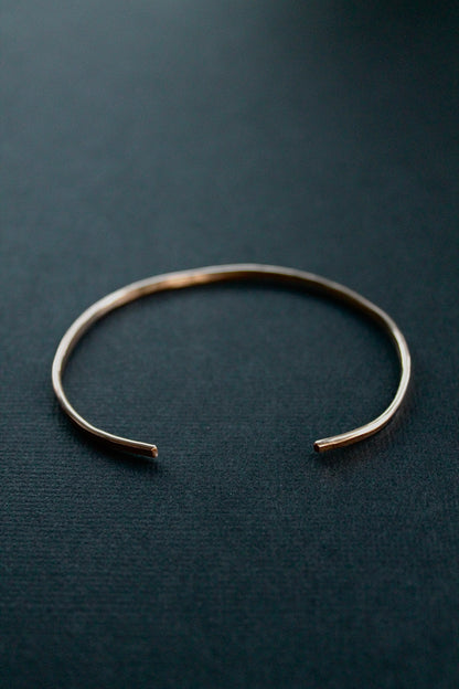 HAMMERED OPEN BANGLE - 14K GOLD FILLED