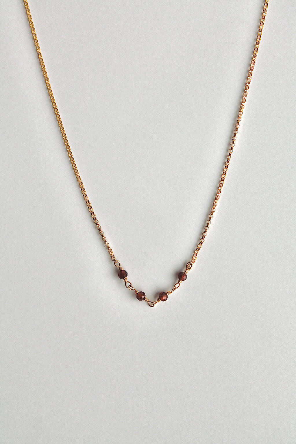 Collar con barra de piedra natal - Granate (enero) - Manifestación