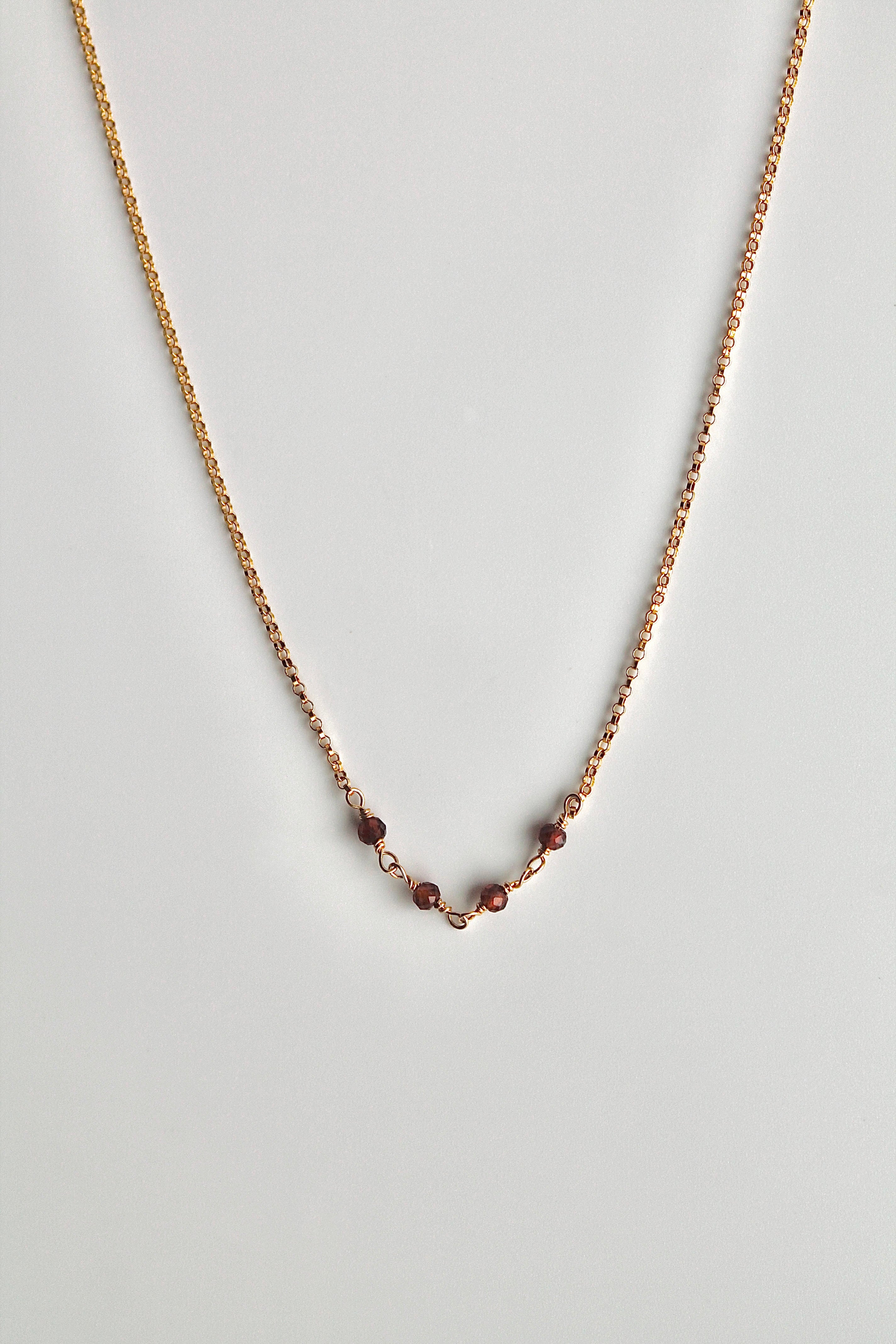 Collar con barra de piedra natal - Granate (enero) - Manifestación