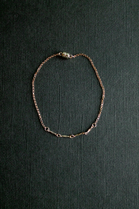 CENTER BAR CHAIN BRACELET - 14K GOLD FILLED