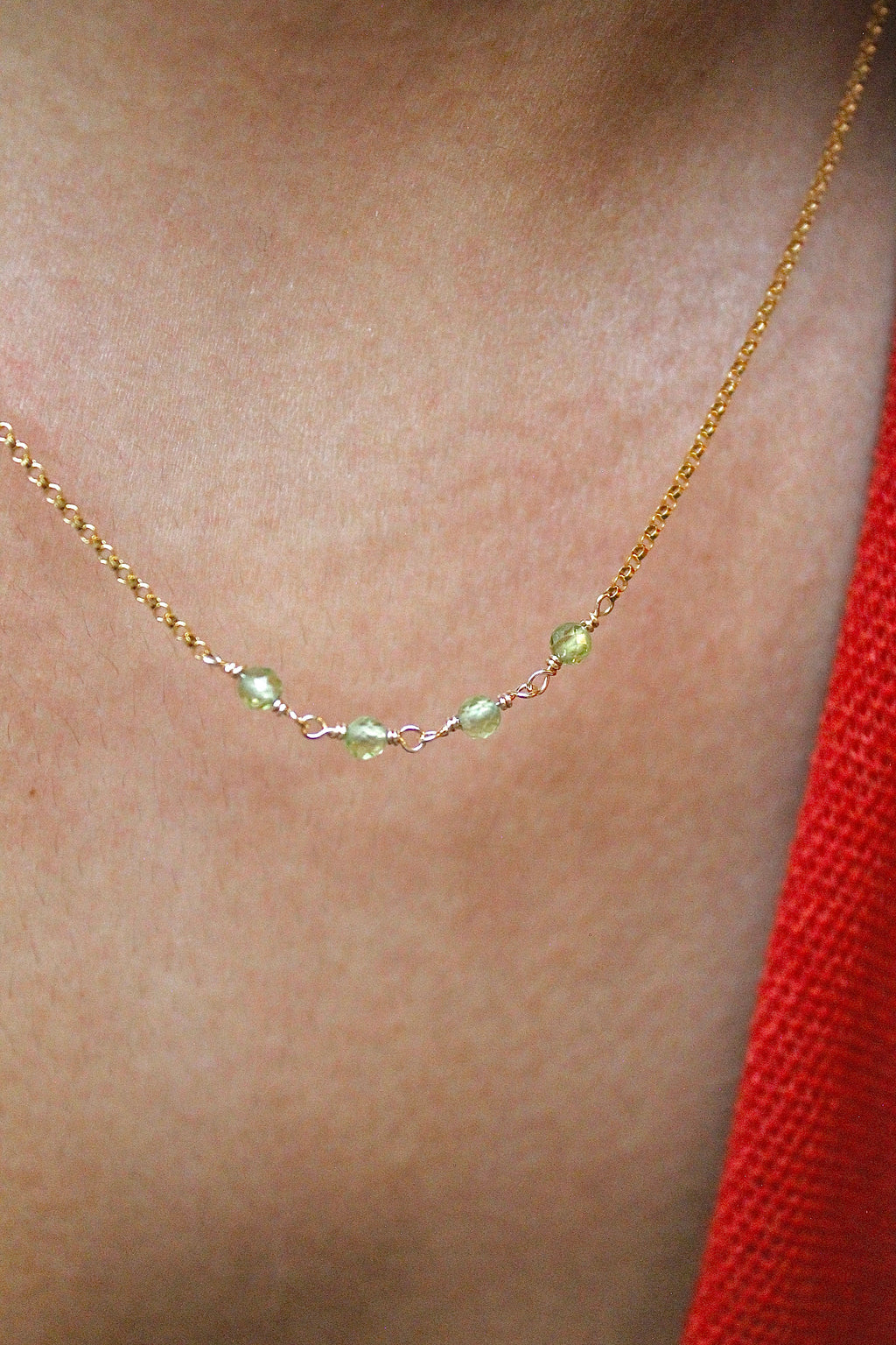 Collar con barra de piedra natal - Peridoto (agosto) - Buena fortuna