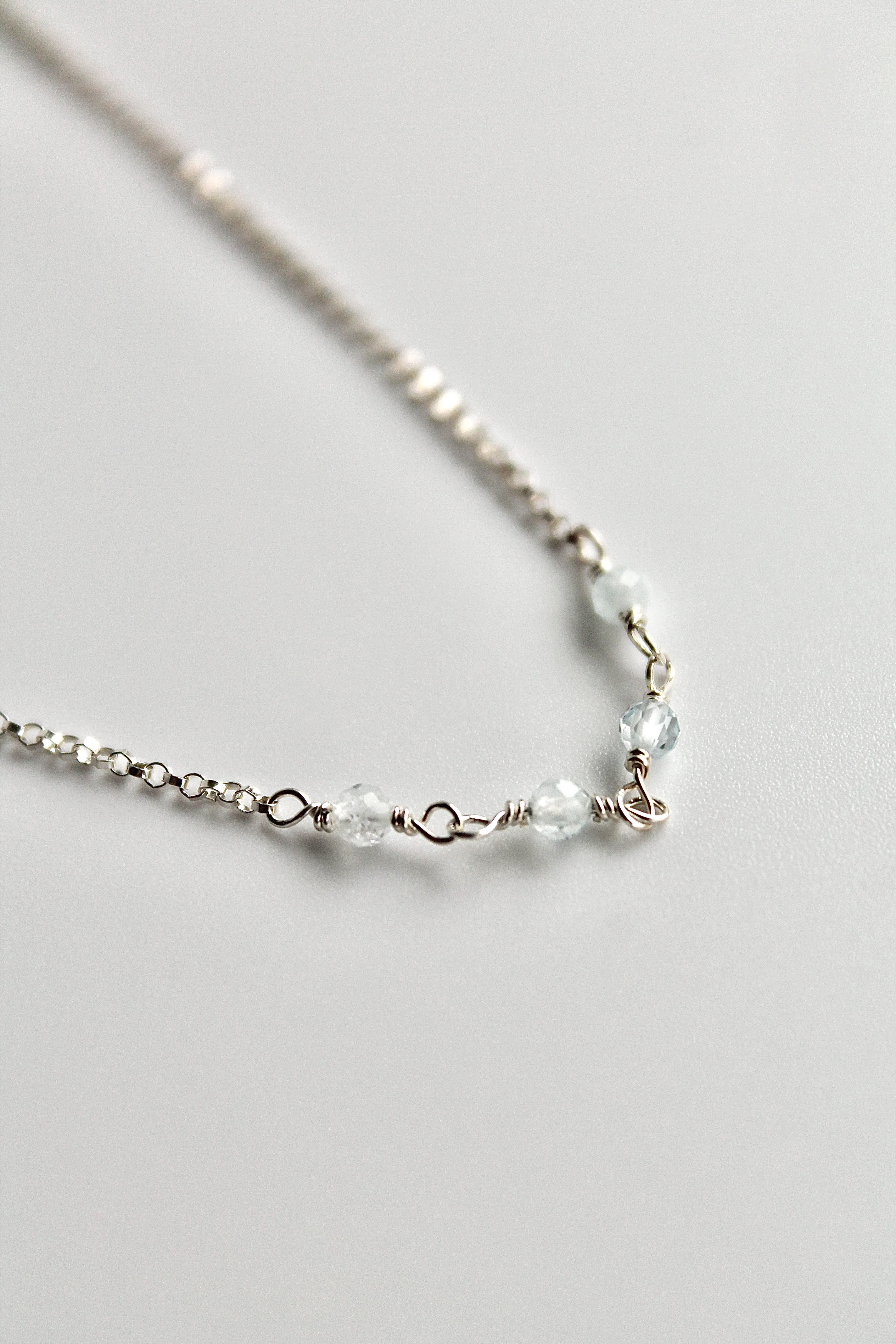 Collier barrette pierre de naissance - Aigue-marine (mars) - Profondeur émotionnelle