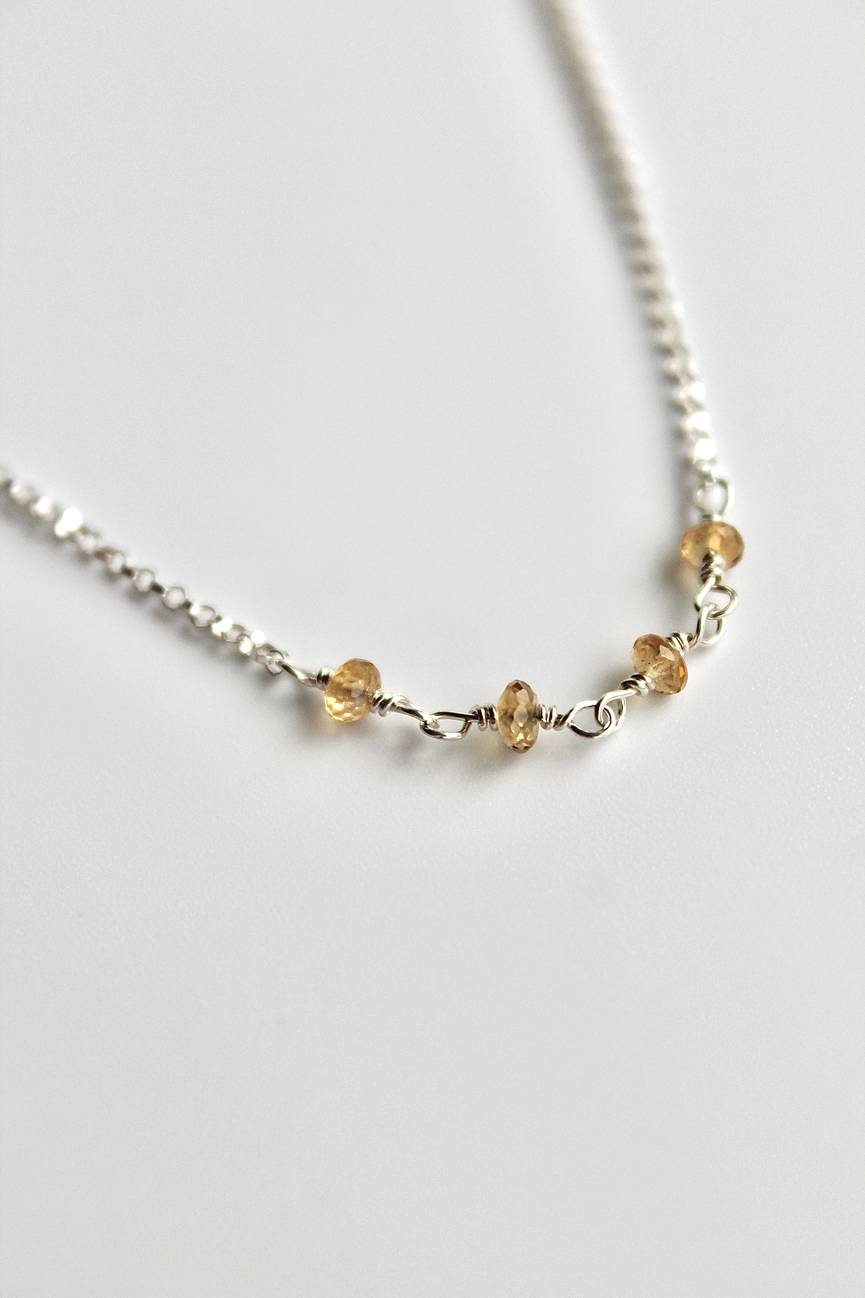 Collar con barra de piedra natal - Citrino (noviembre) - Poder personal