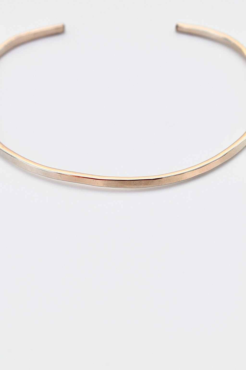 Brazalete abierto martillado