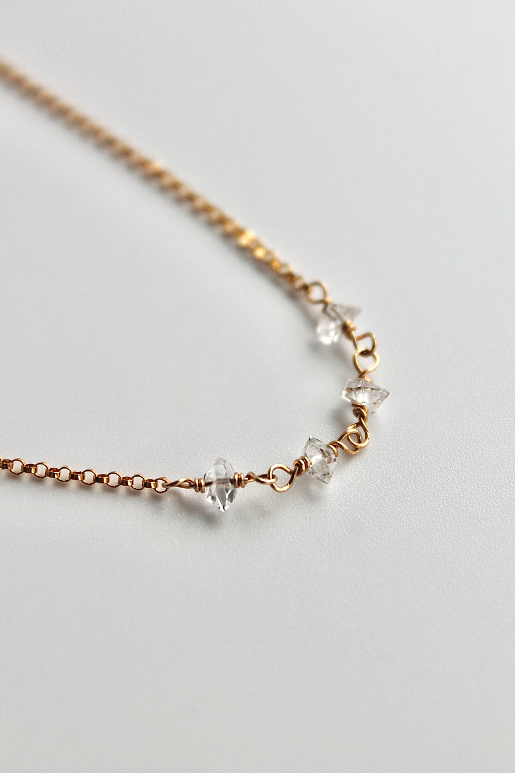 Collar con barra de piedra natal - Diamante Herkimer (abril) - Conexión Divina