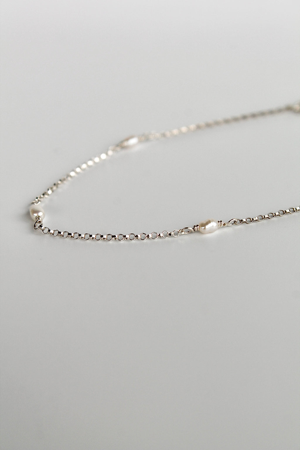 Pulsera con múltiples piedras de nacimiento - Perla de agua dulce (junio) - Pureza