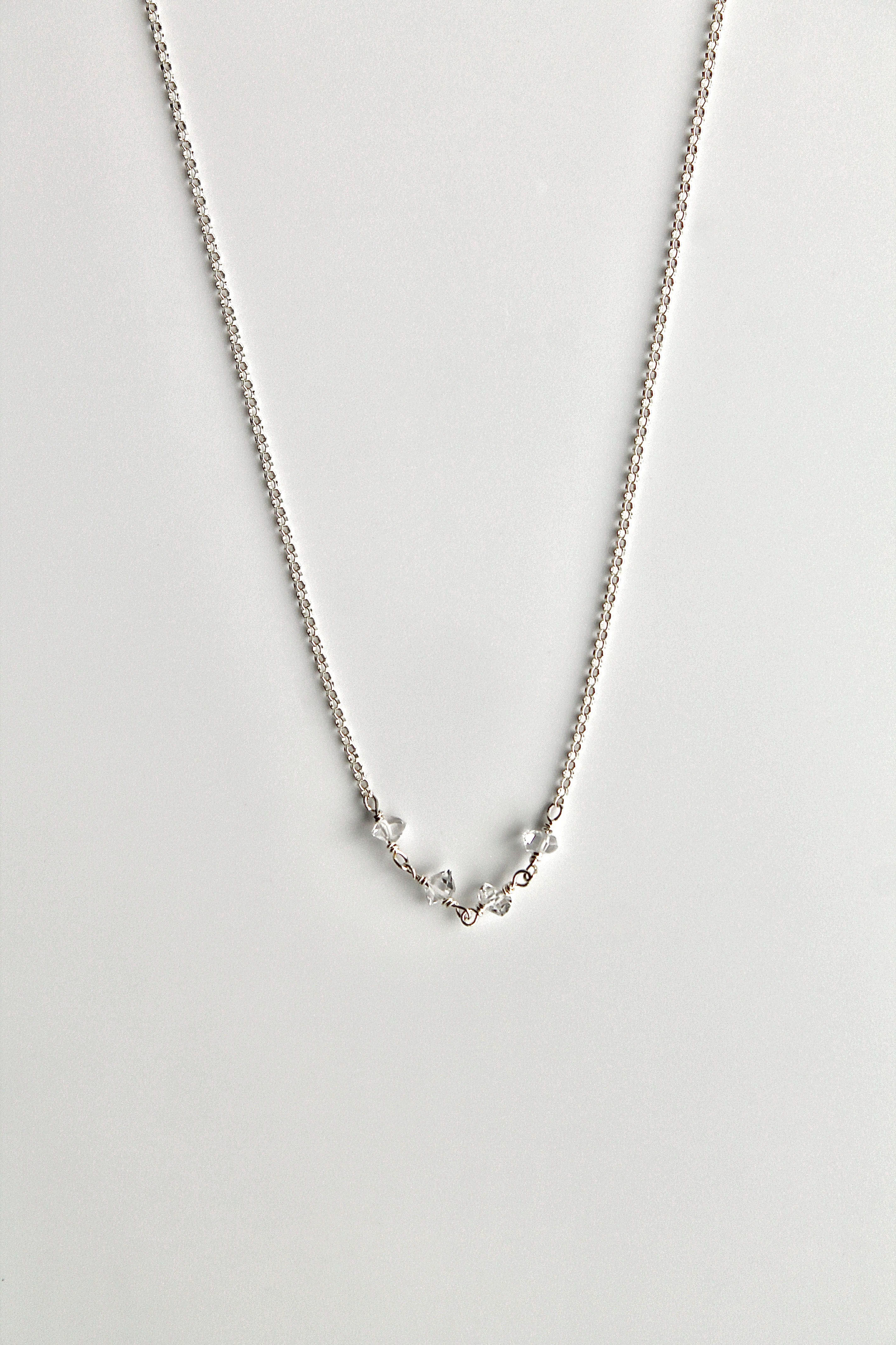 Collar con barra de piedra natal - Diamante Herkimer (abril) - Conexión Divina