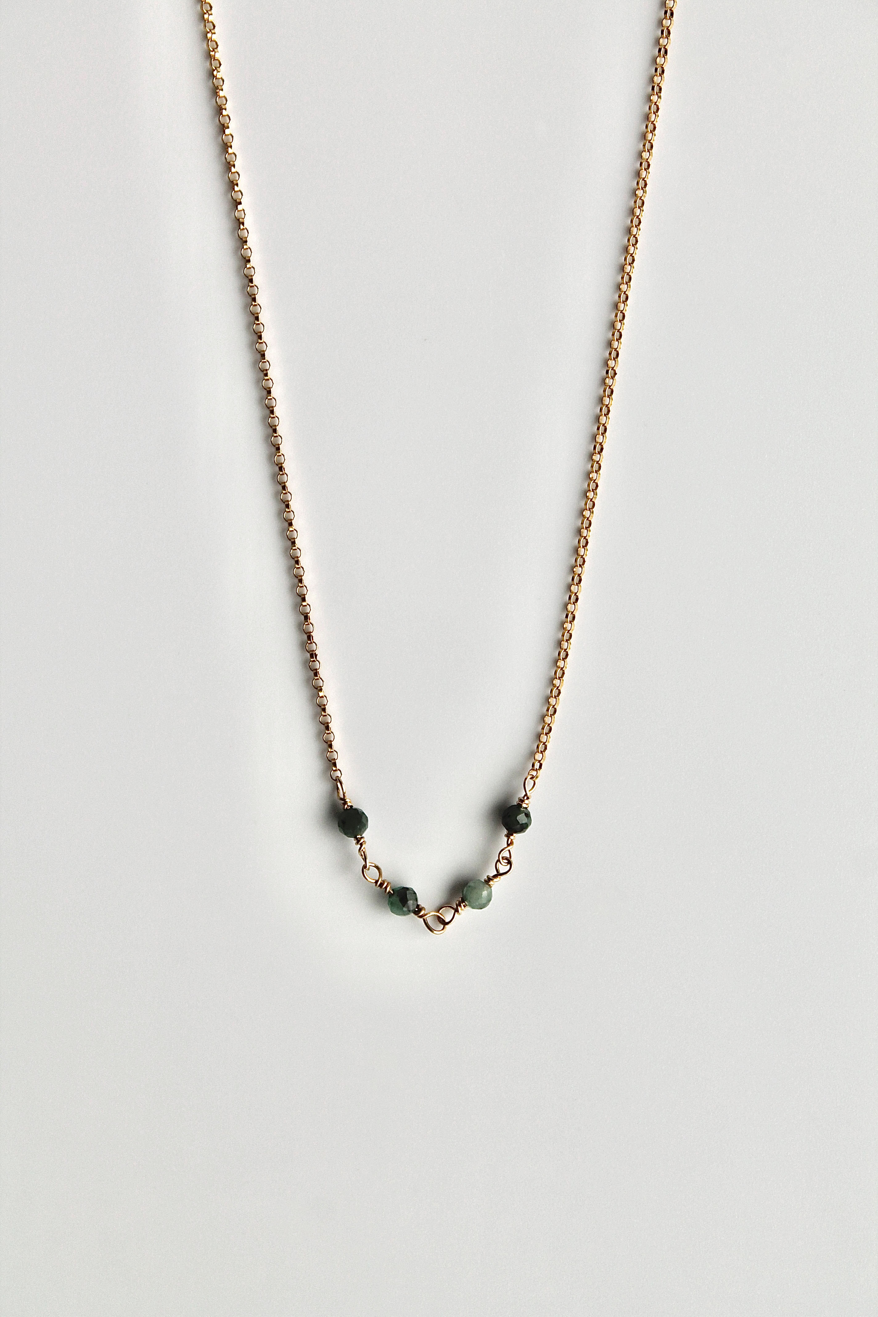 Collar con barra de piedra natal - Esmeralda (mayo) - Rejuvenecimiento