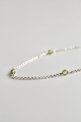 Pulsera con múltiples piedras de nacimiento: peridoto (agosto) - Buena fortuna