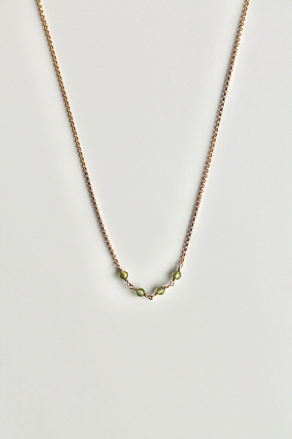Collar con barra de piedra natal - Peridoto (agosto) - Buena fortuna