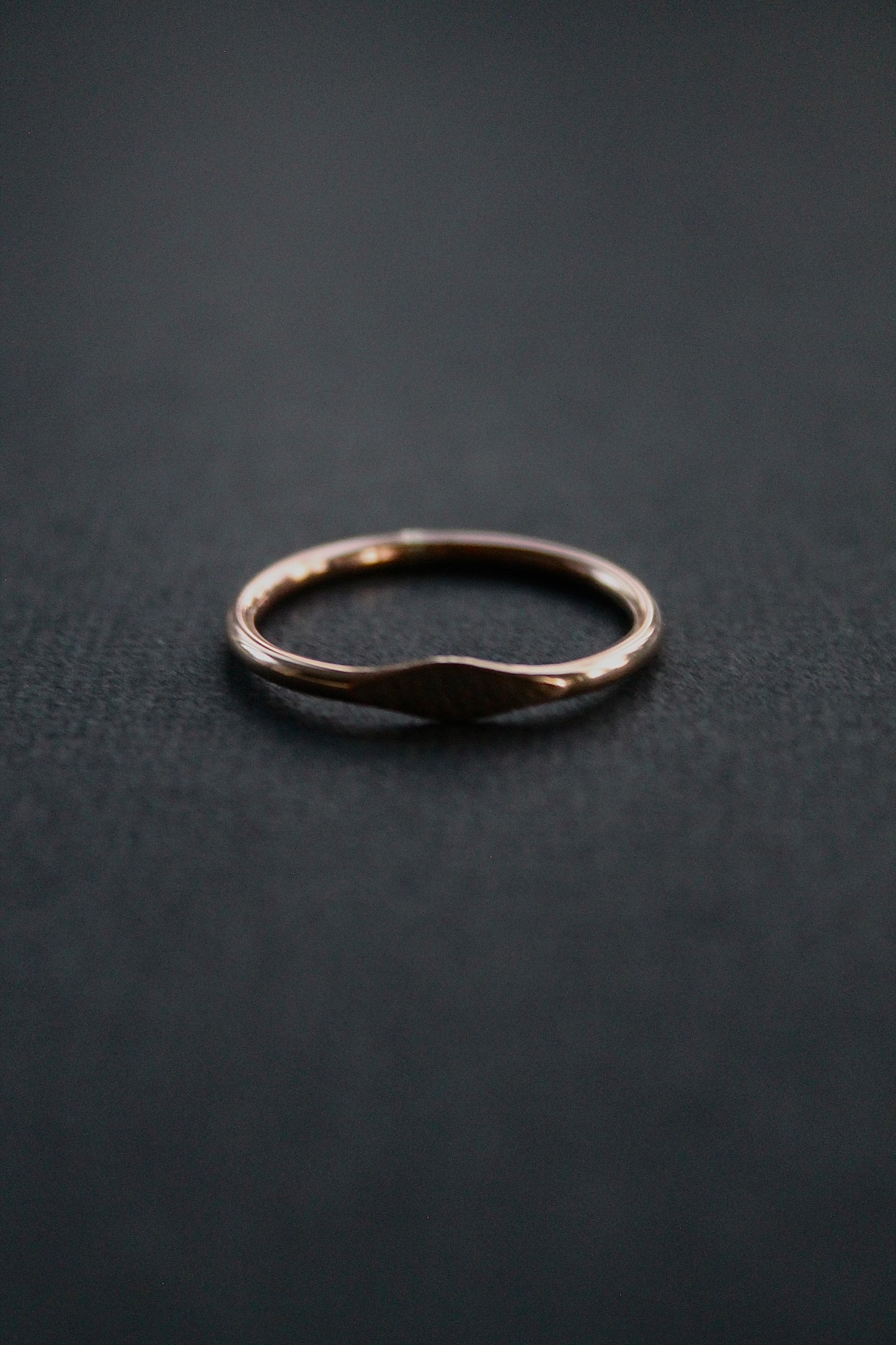 HAMMERED MINI SIGNET RING - 14K GOLD FILLED