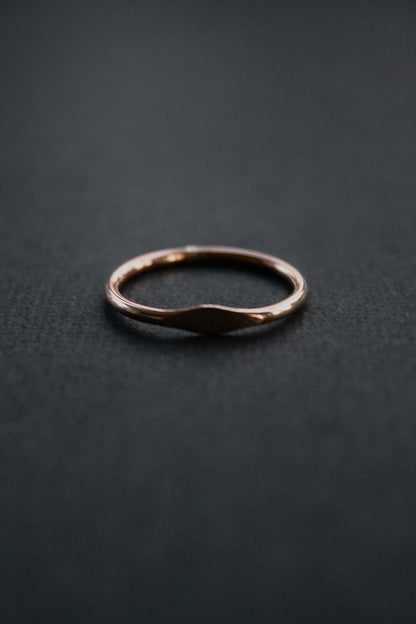 HAMMERED MINI SIGNET RING - 14K GOLD FILLED