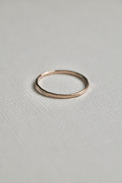 HAMMERED MINI BAND RING - 14K GOLD FILLED