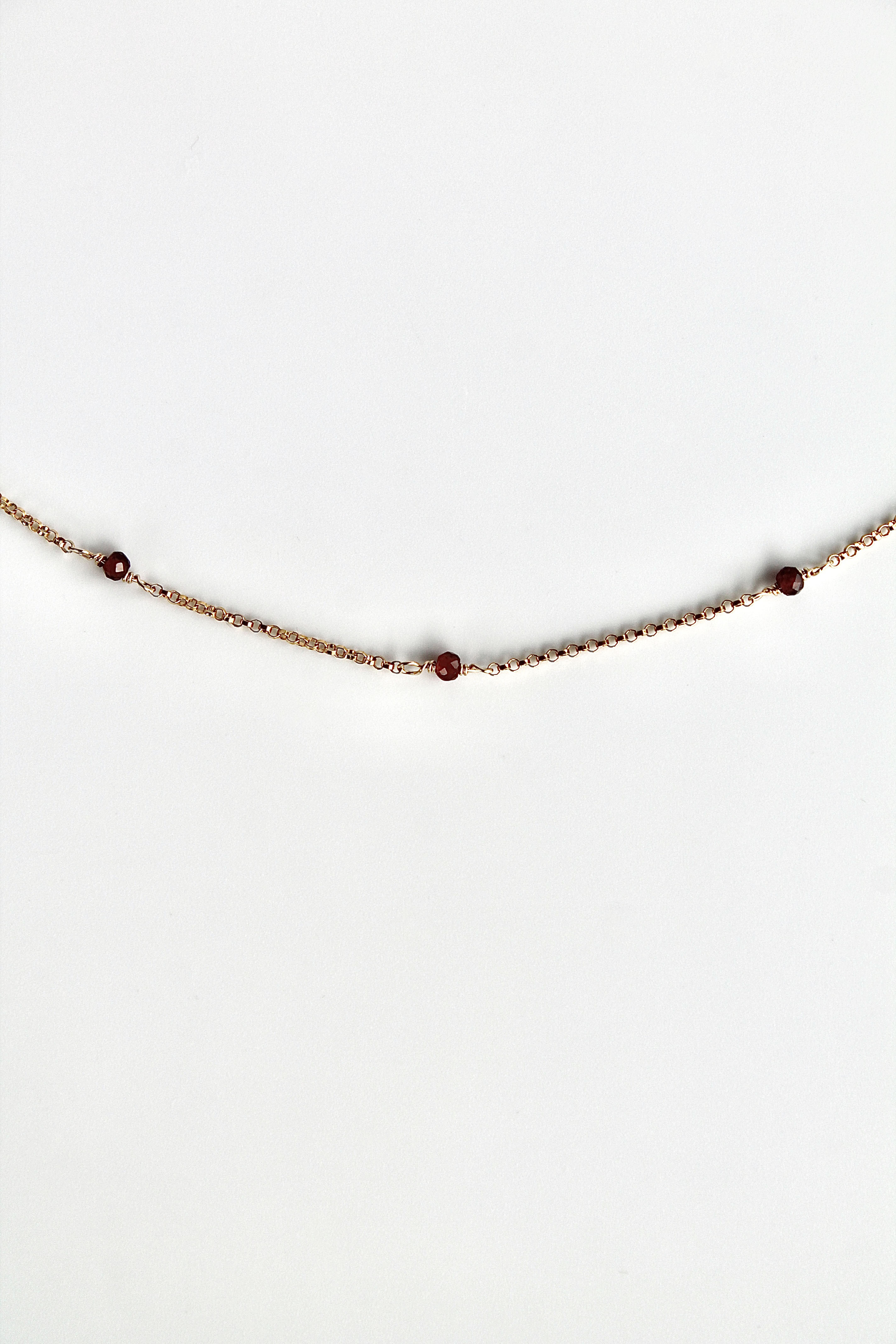 Pulsera con múltiples piedras de nacimiento: Granate (enero) - Manifestación