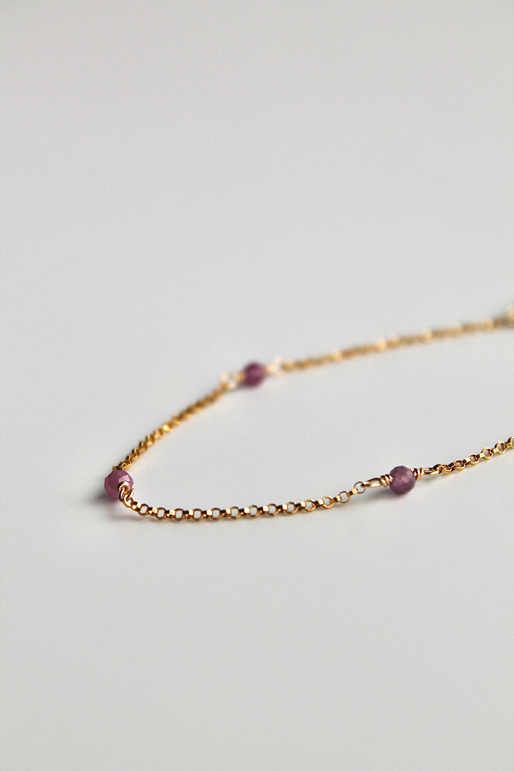 Pulsera con múltiples piedras de nacimiento: Rubí (julio) - Pasión