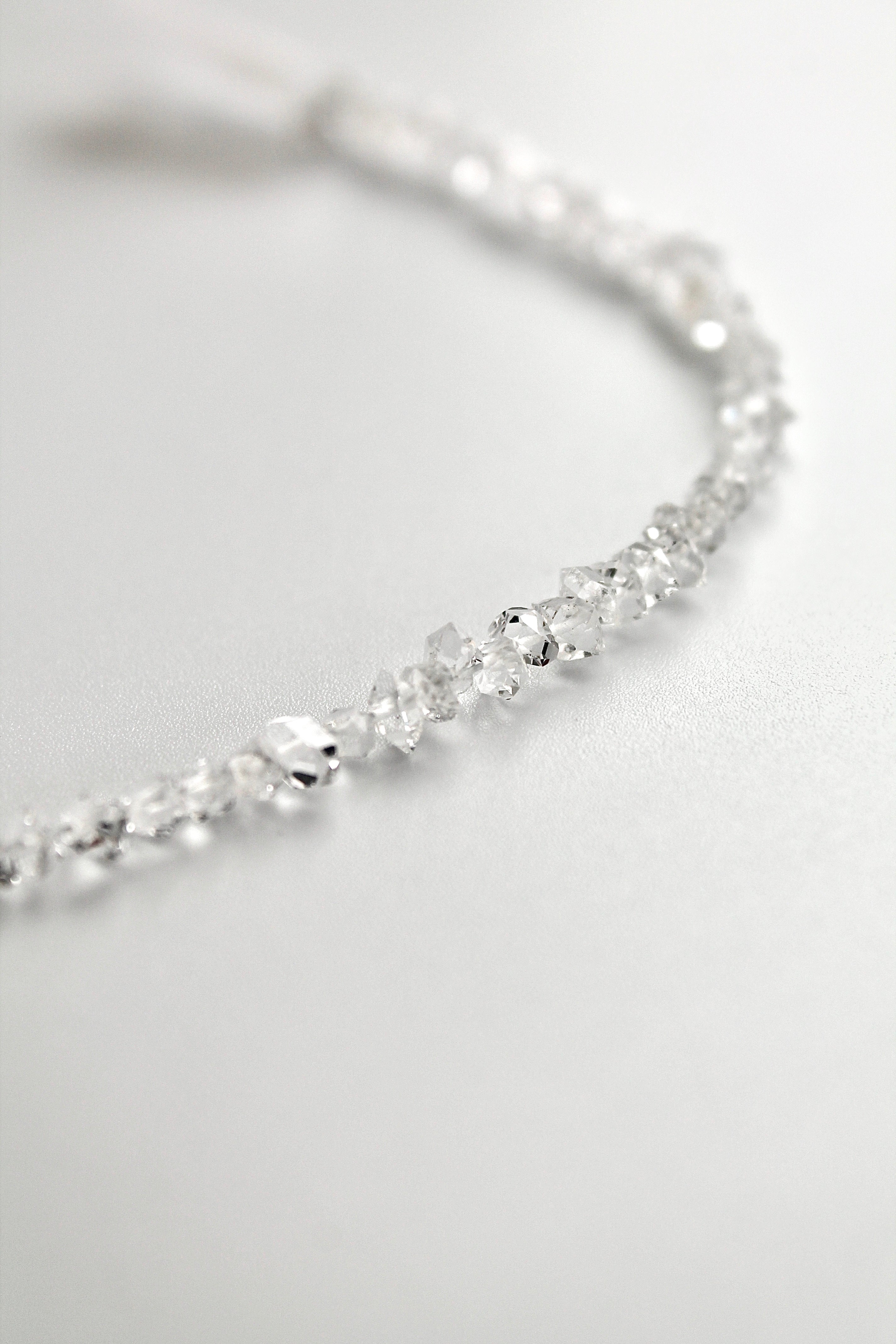 Pendientes con piedra de nacimiento - Diamante Herkimer (abril) - Conexión Divina