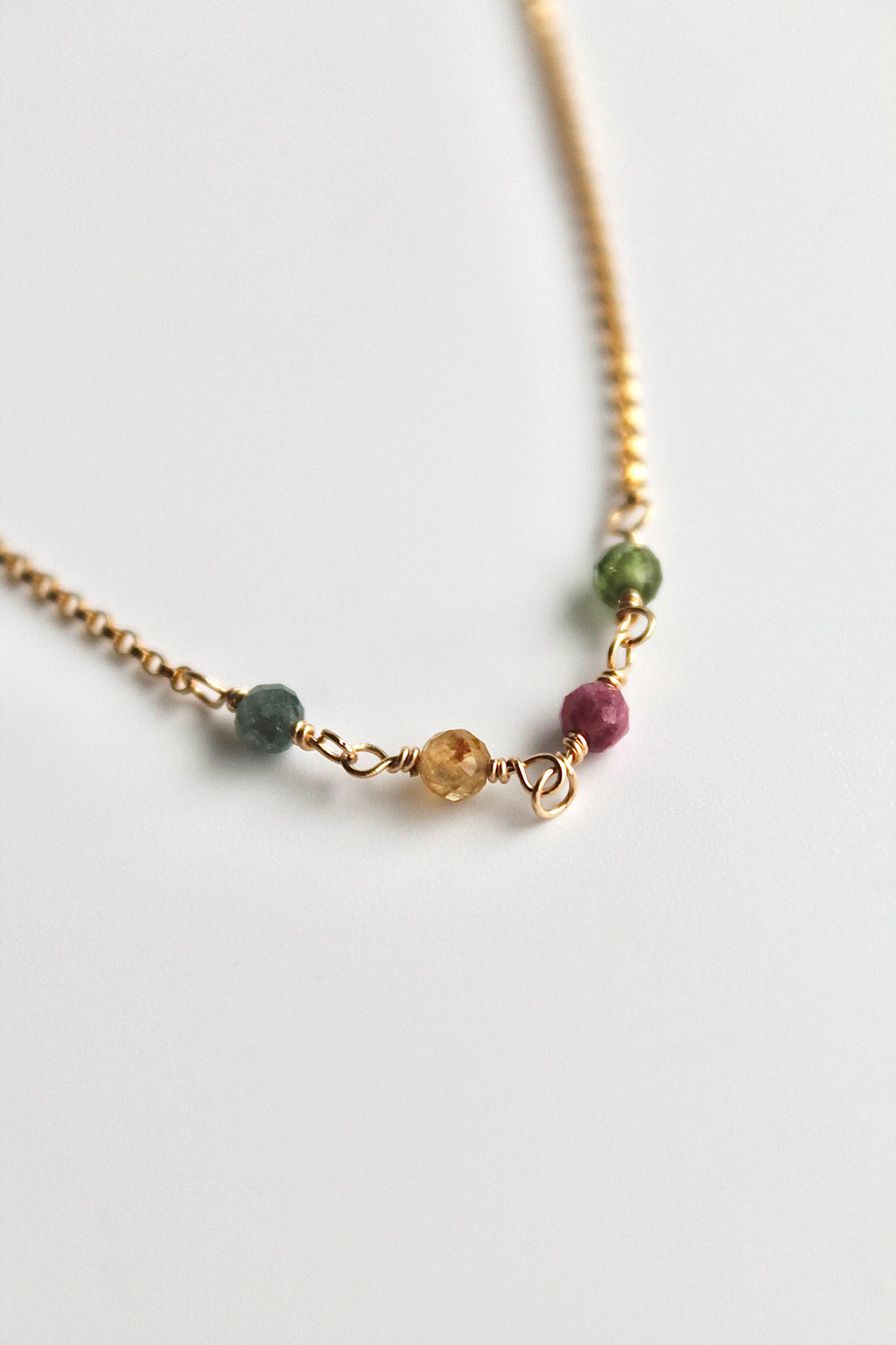 Collar con barra de piedra natal - Turmalina (octubre) - Alineación