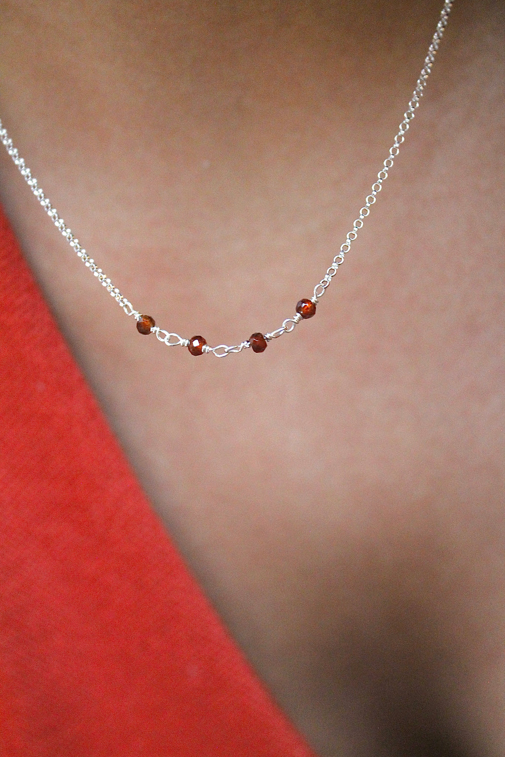 Collar con barra de piedra natal - Granate (enero) - Manifestación