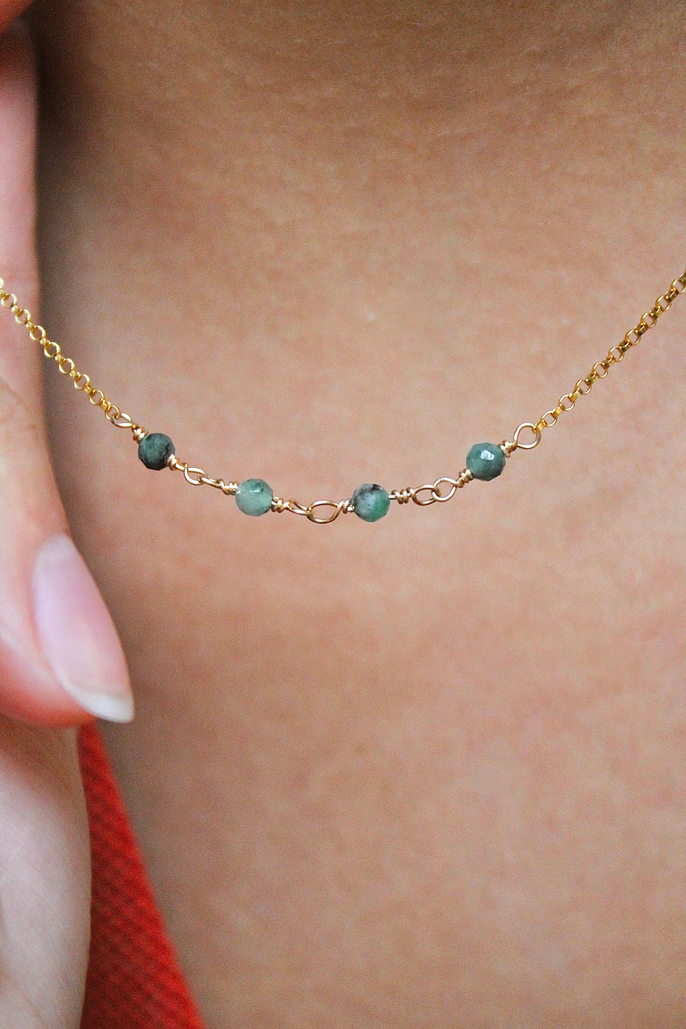 Collar con barra de piedra natal - Esmeralda (mayo) - Rejuvenecimiento