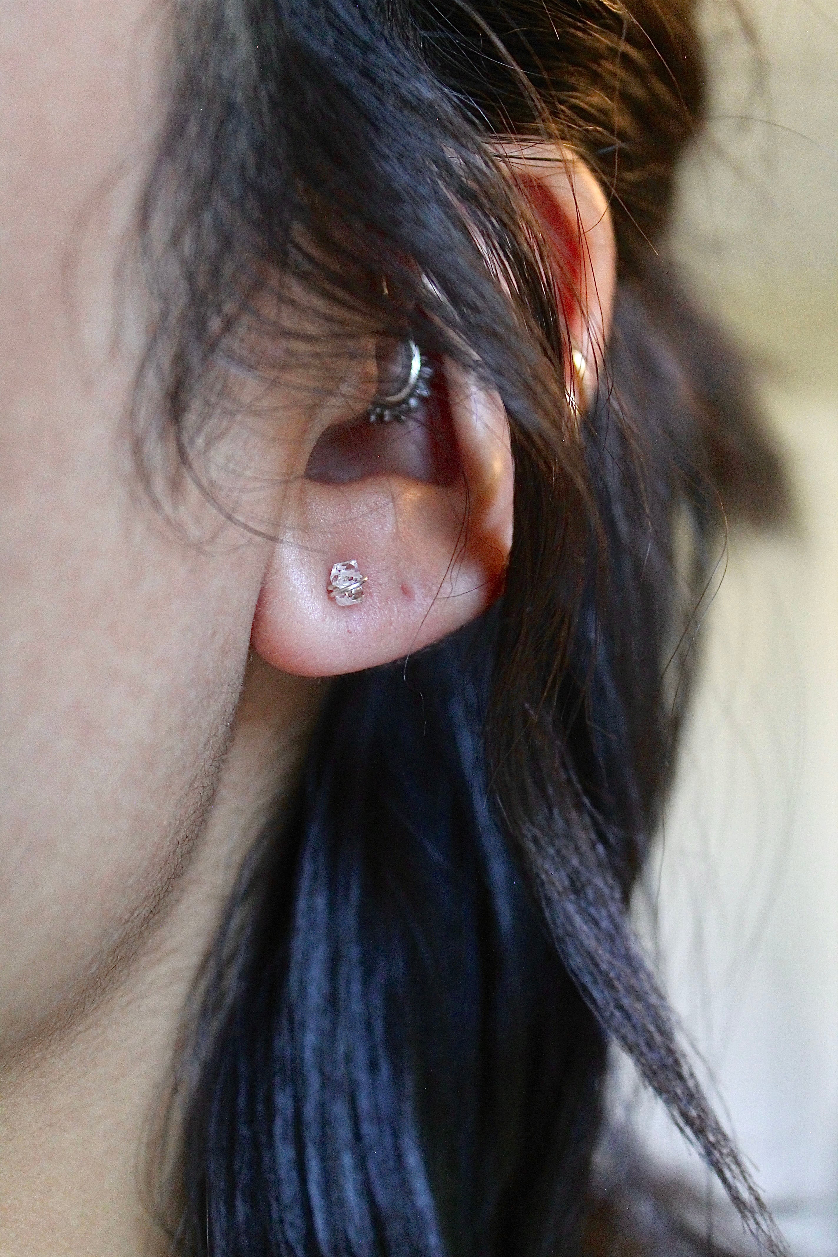 Pendientes con piedra de nacimiento - Diamante Herkimer (abril) - Conexión Divina