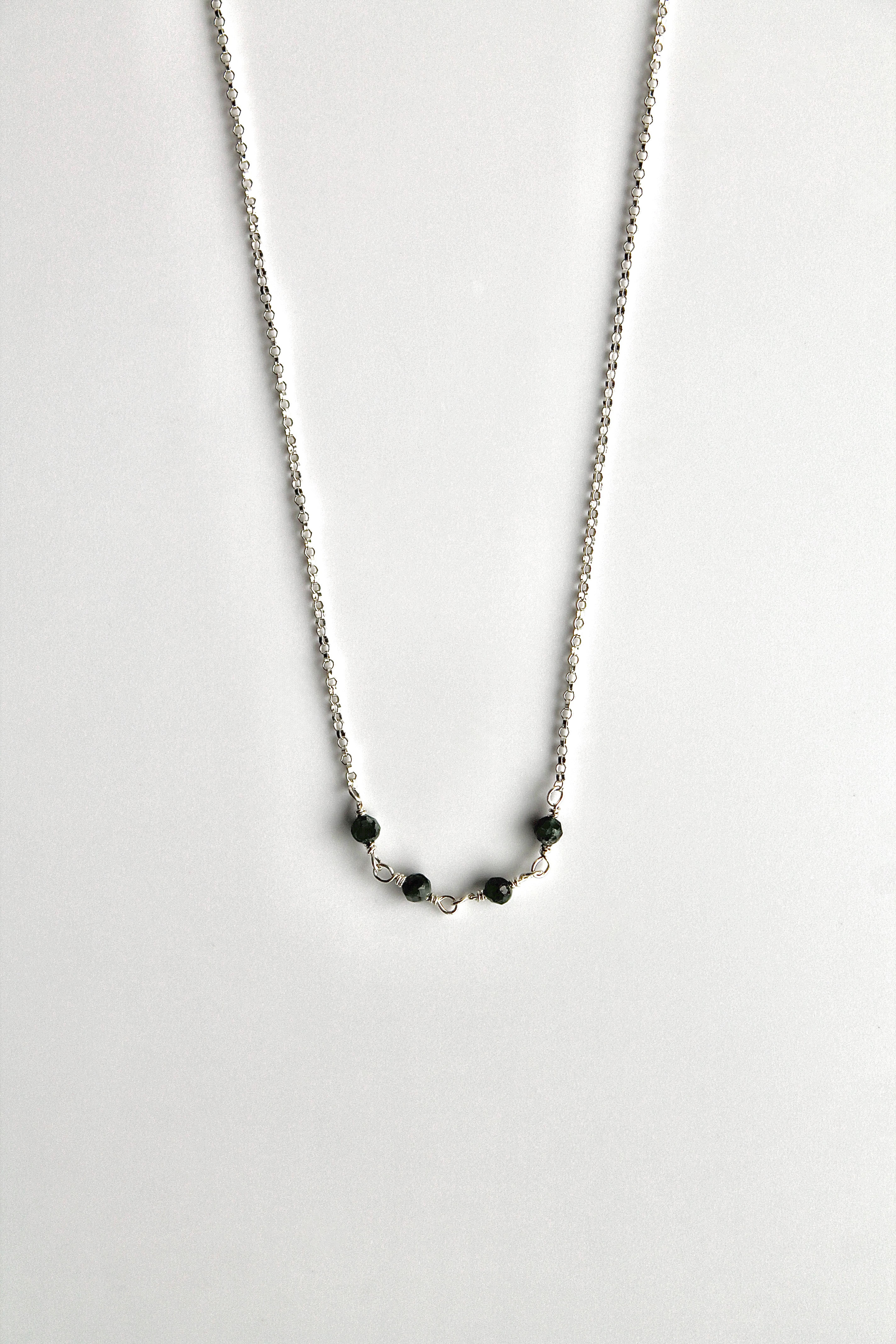 Collar con barra de piedra natal - Esmeralda (mayo) - Rejuvenecimiento