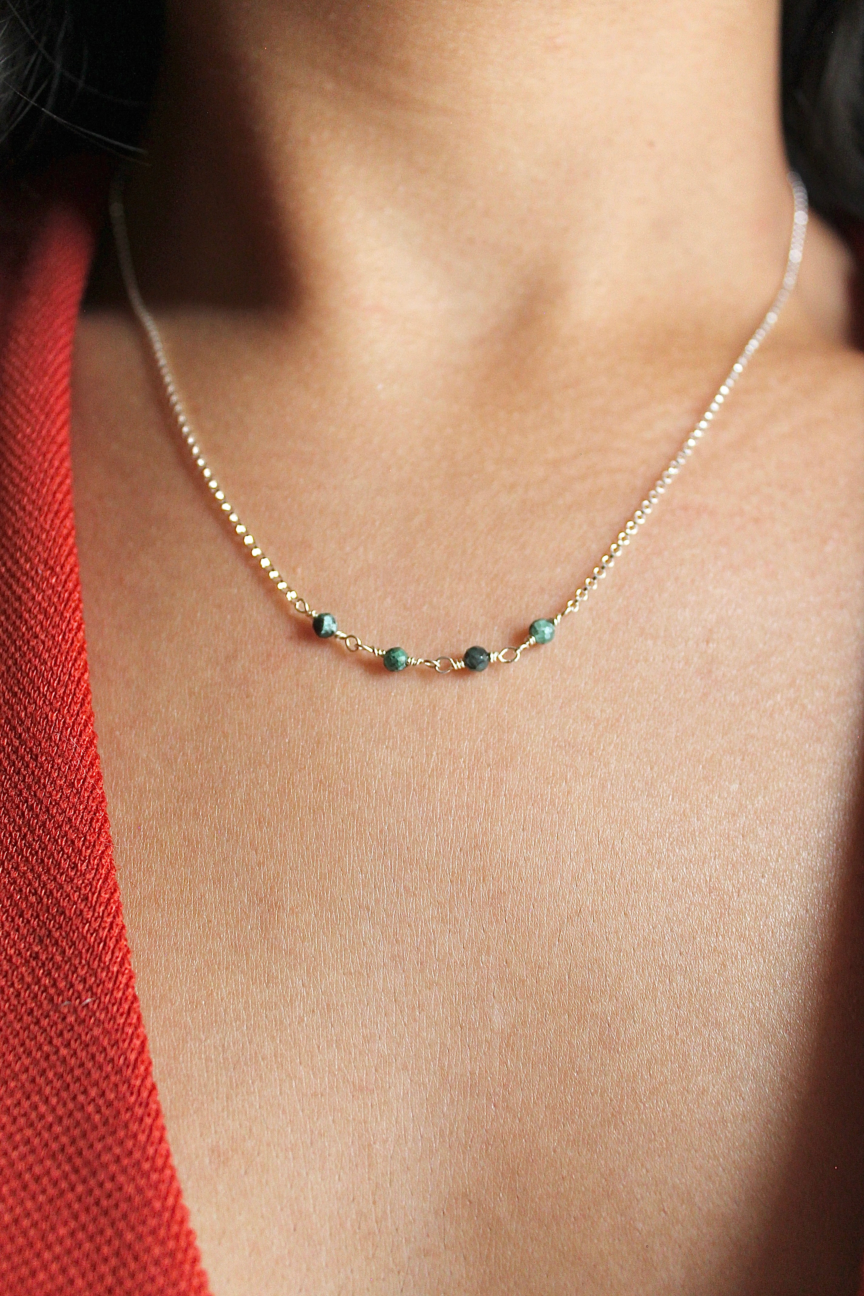 Collar con barra de piedra natal - Esmeralda (mayo) - Rejuvenecimiento