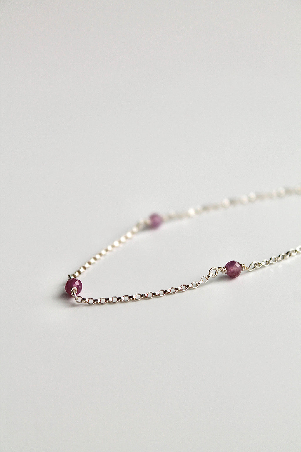 Pulsera con múltiples piedras de nacimiento: Rubí (julio) - Pasión