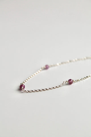 Pulsera con múltiples piedras de nacimiento: Rubí (julio) - Pasión