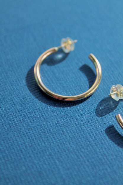 CLASSIC HOOPS (LARGE) - 14K GOLD FILLED