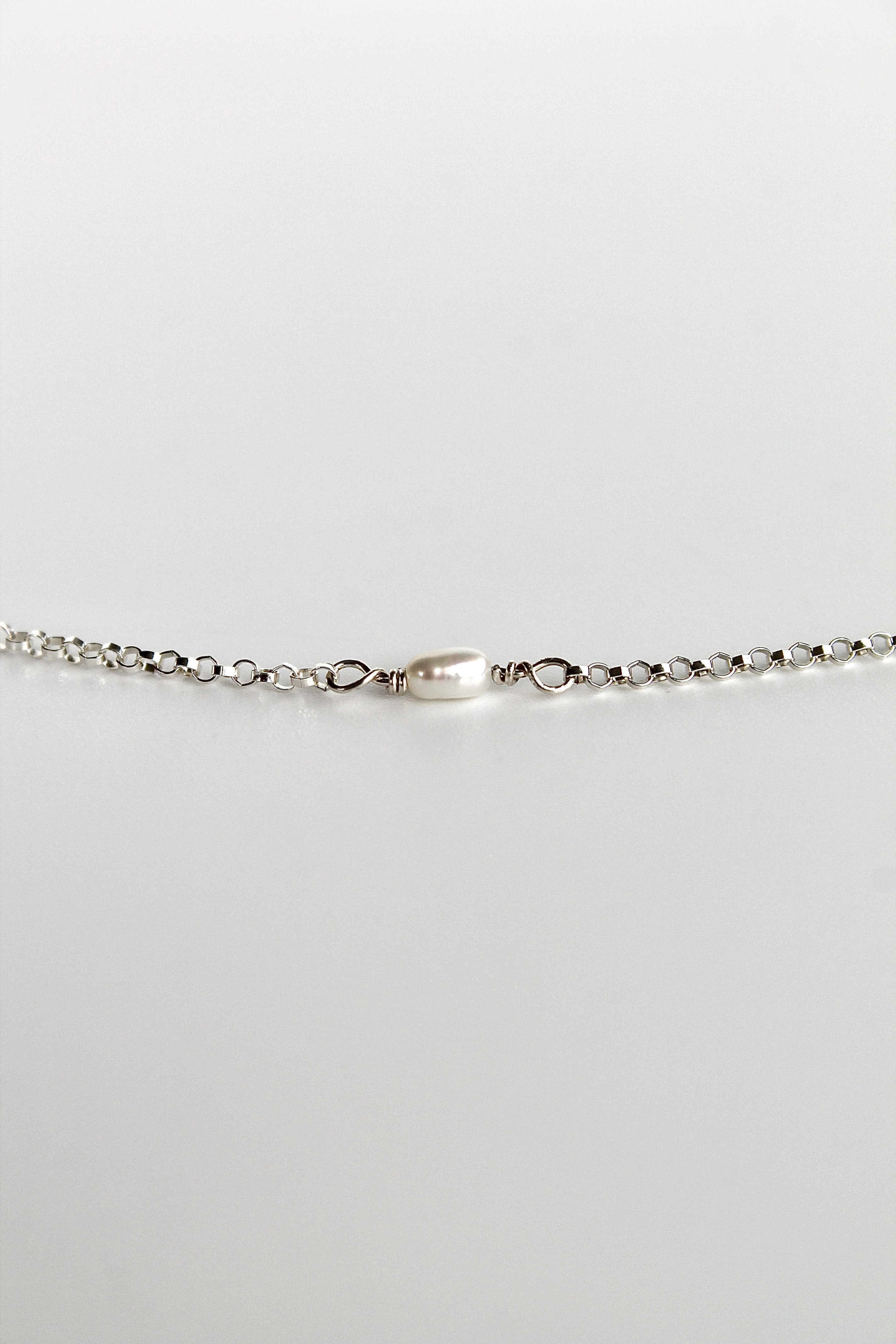 Pulsera con múltiples piedras de nacimiento - Perla de agua dulce (junio) - Pureza