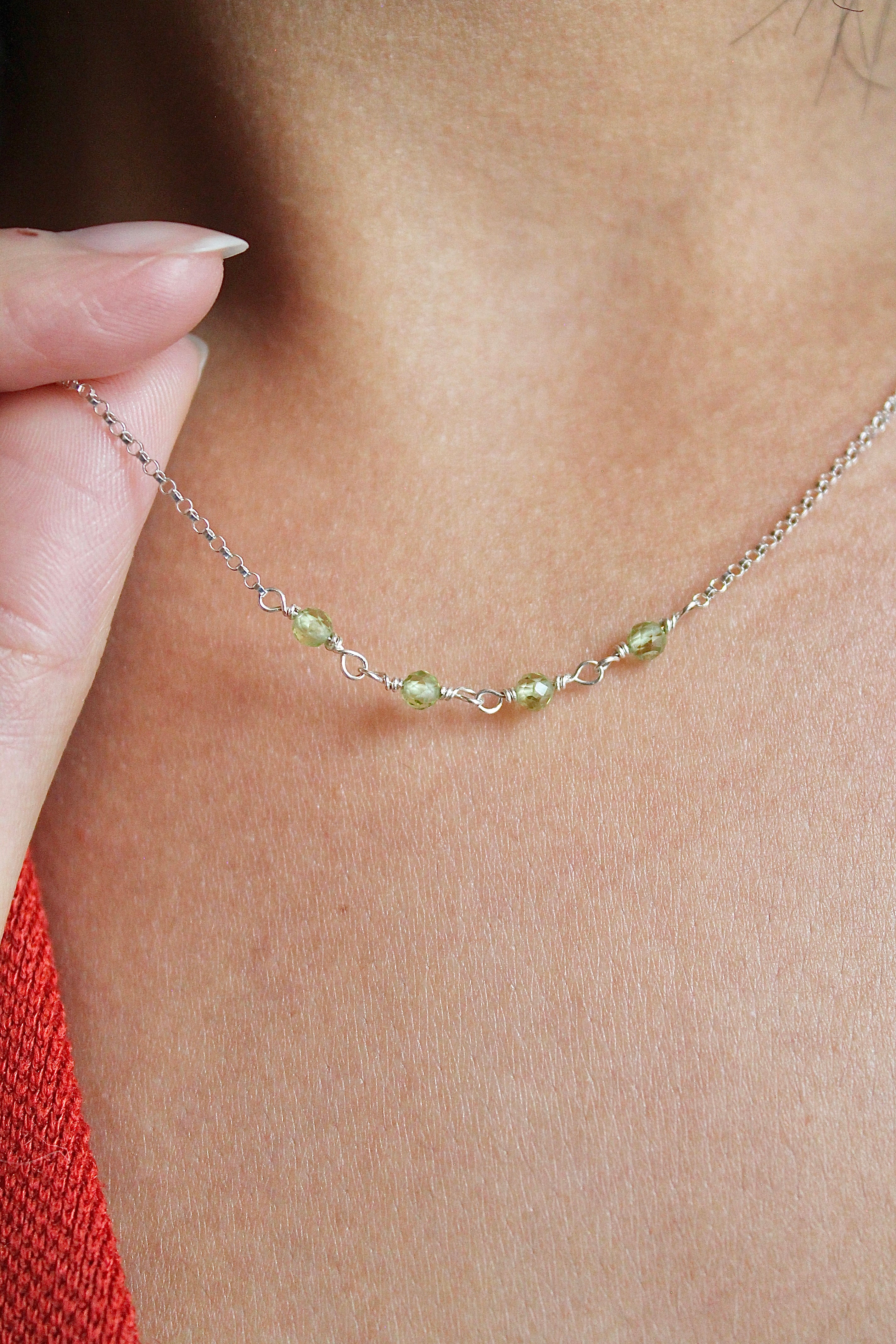 Collar con barra de piedra natal - Peridoto (agosto) - Buena fortuna