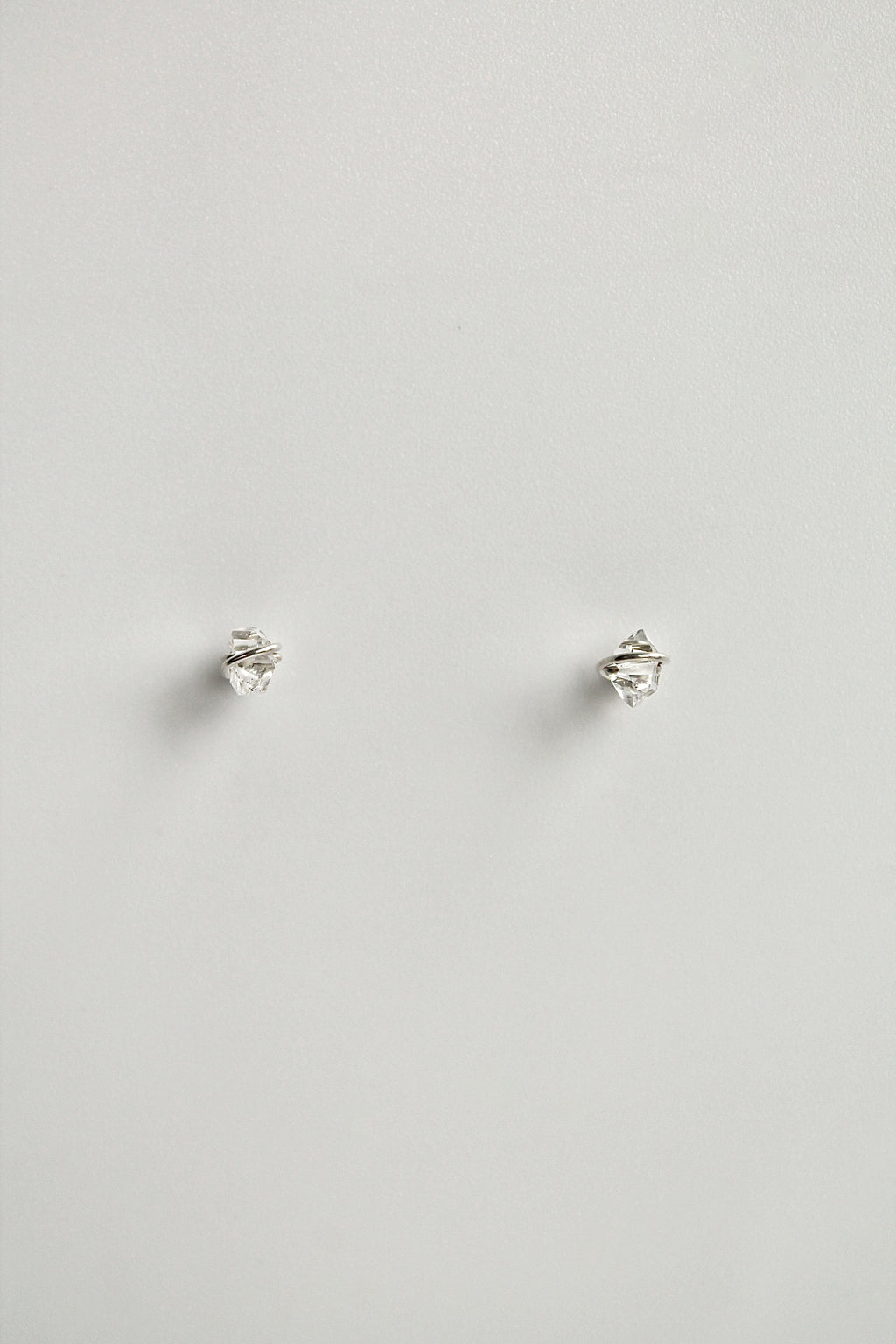 Pendientes con piedra de nacimiento - Diamante Herkimer (abril) - Conexión Divina