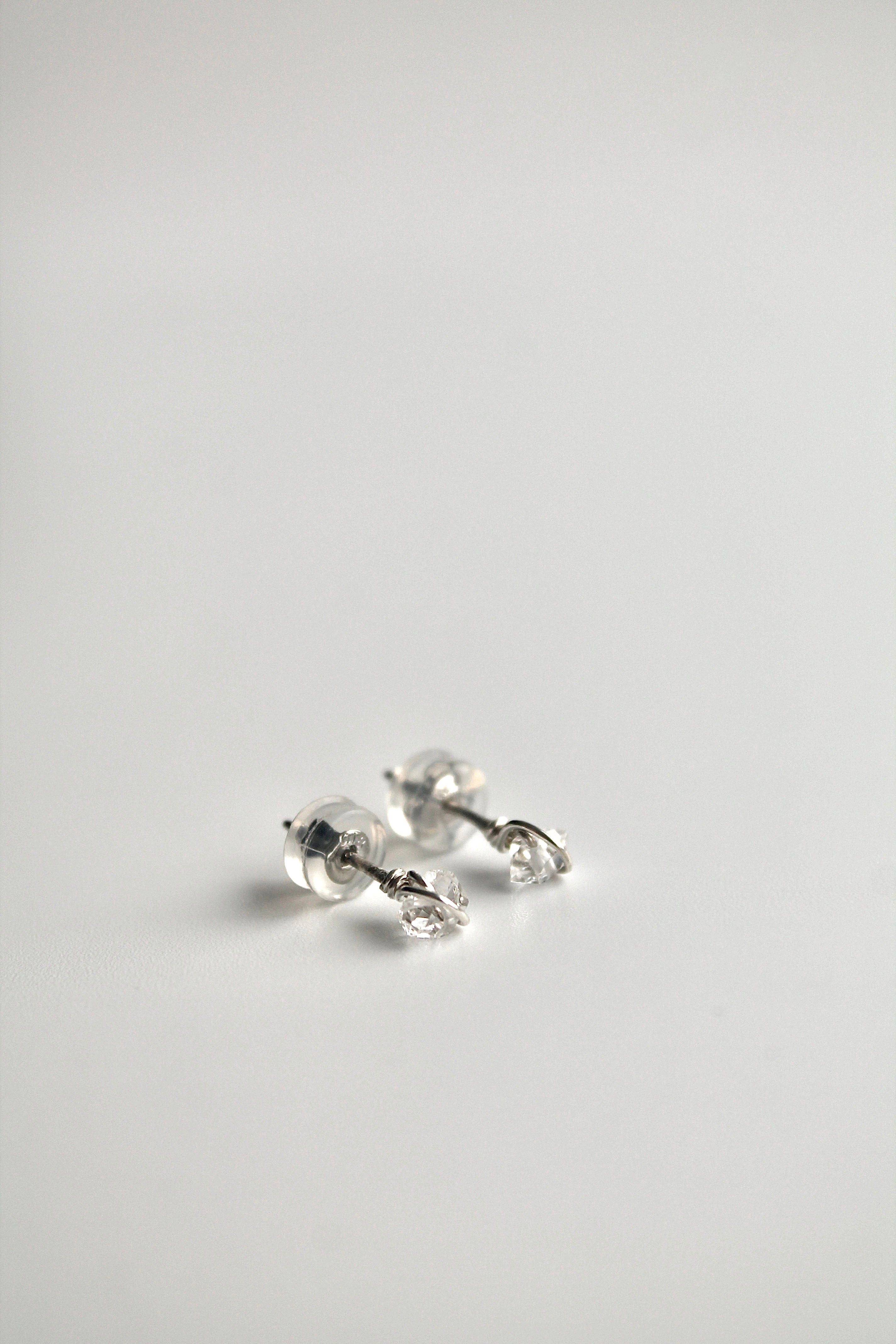 Pendientes con piedra de nacimiento - Diamante Herkimer (abril) - Conexión Divina