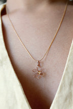 Collar con colgante de narciso y citrino