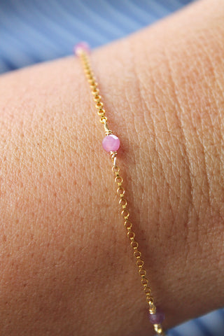 Pulsera con múltiples piedras de nacimiento: Rubí (julio) - Pasión