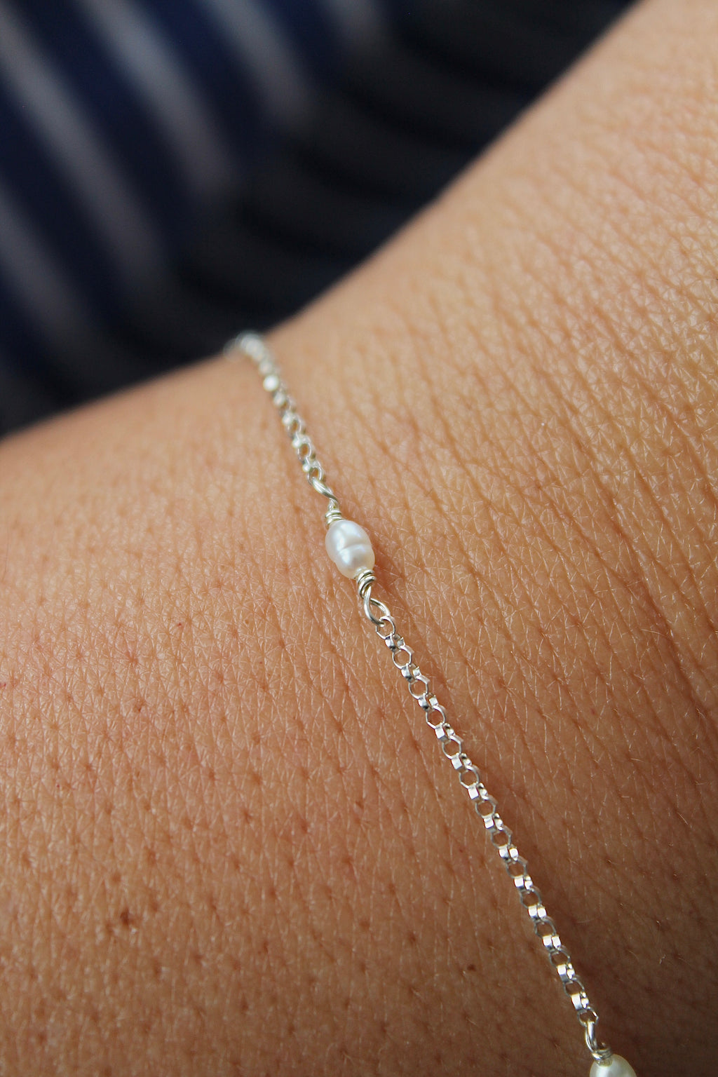 Pulsera con múltiples piedras de nacimiento - Perla de agua dulce (junio) - Pureza