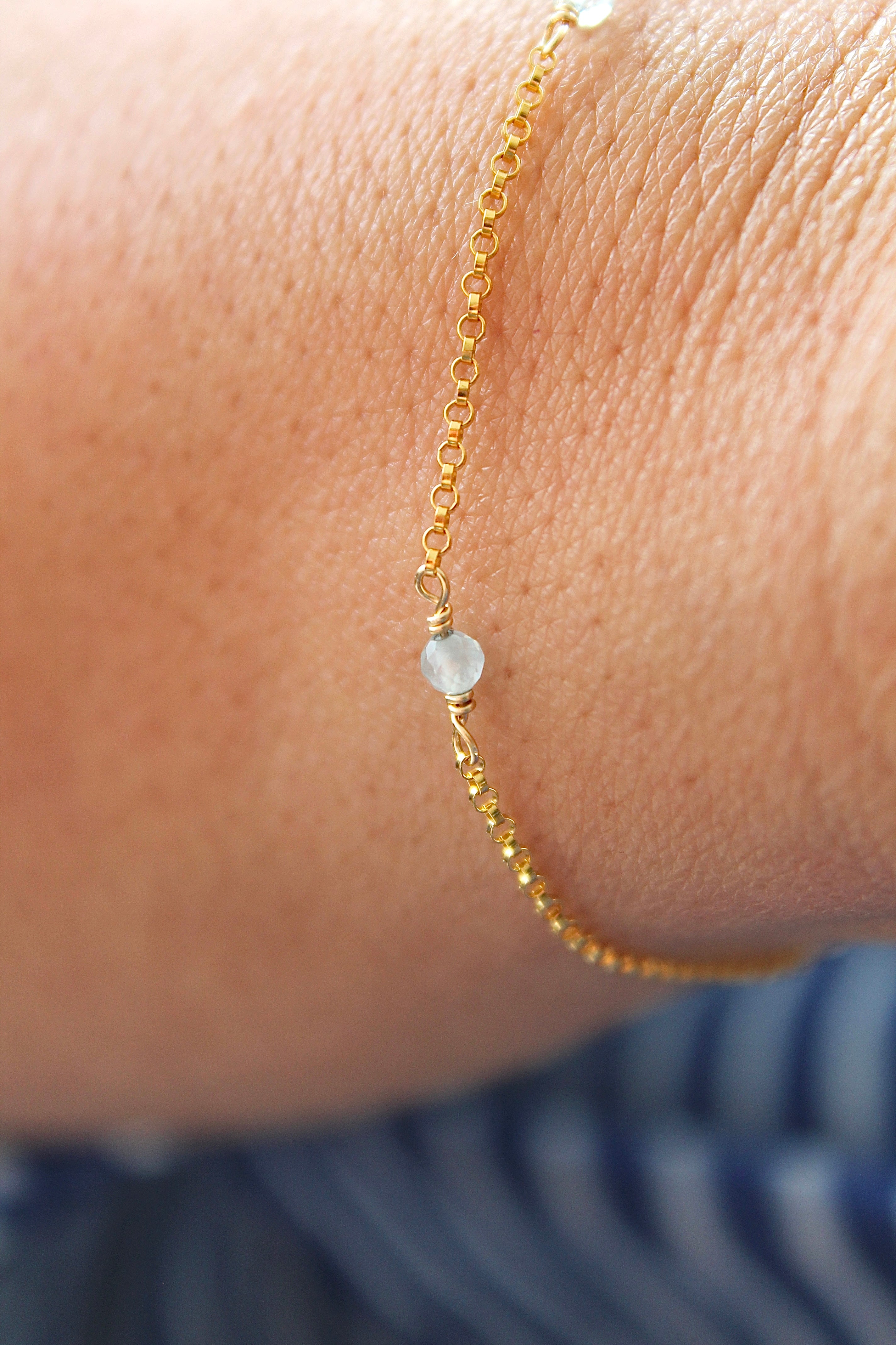 Pulsera con múltiples piedras de nacimiento - Aguamarina (marzo) - Profundidad emocional