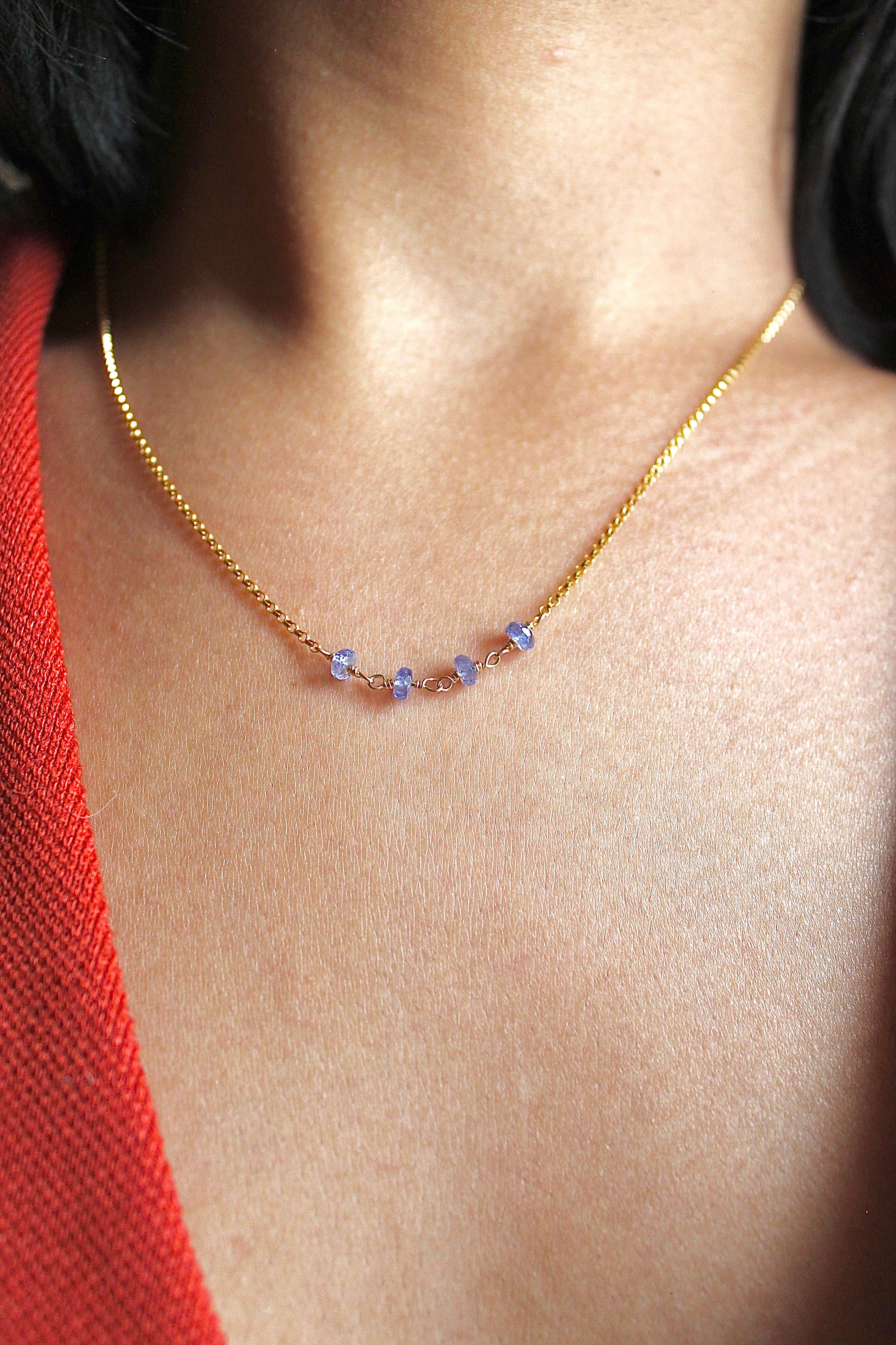 Collar con barra de piedra natal - Tanzanita (diciembre) - Iluminación