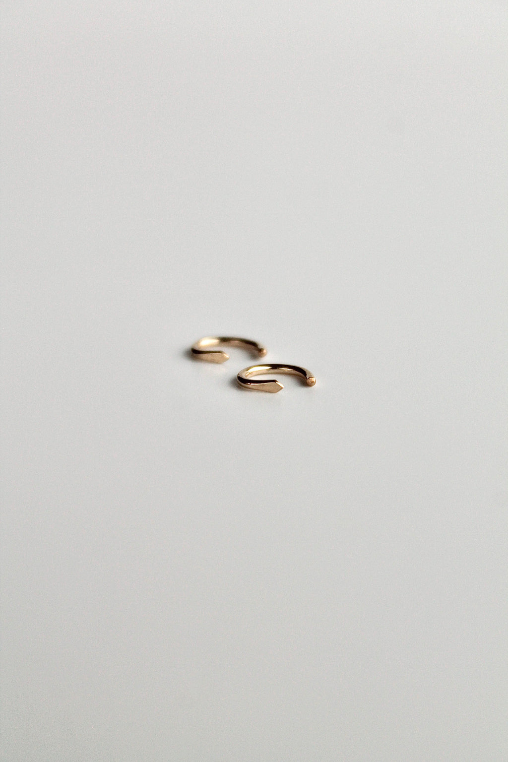 Clous dormeurs martelés