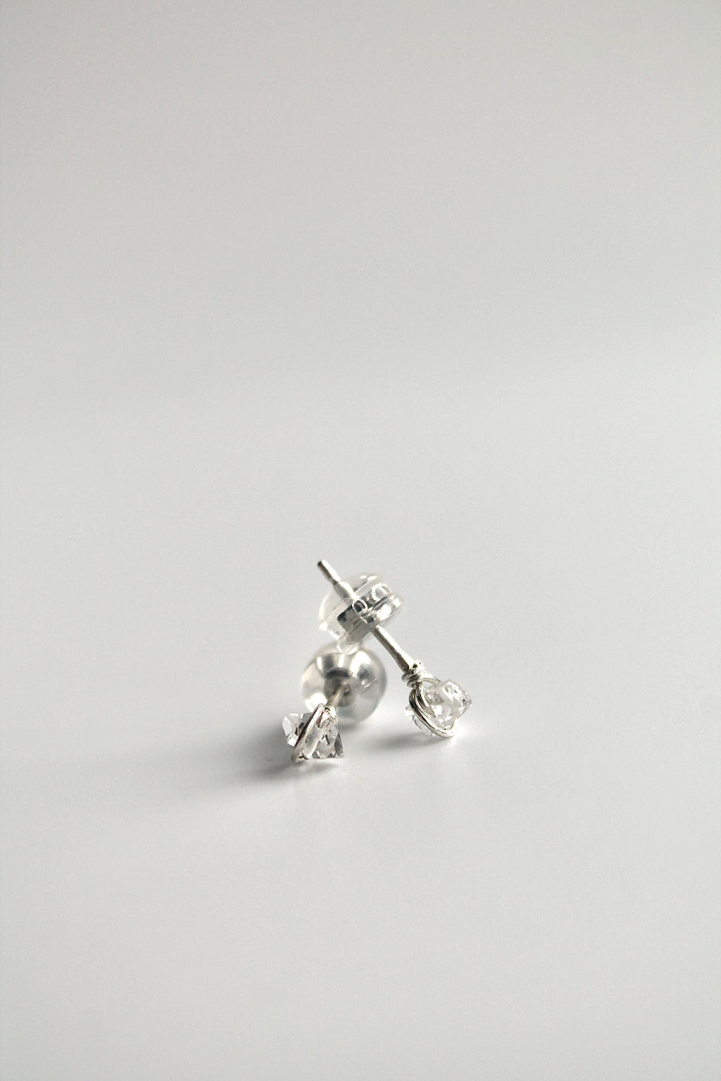 Pendientes con piedra de nacimiento - Diamante Herkimer (abril) - Conexión Divina