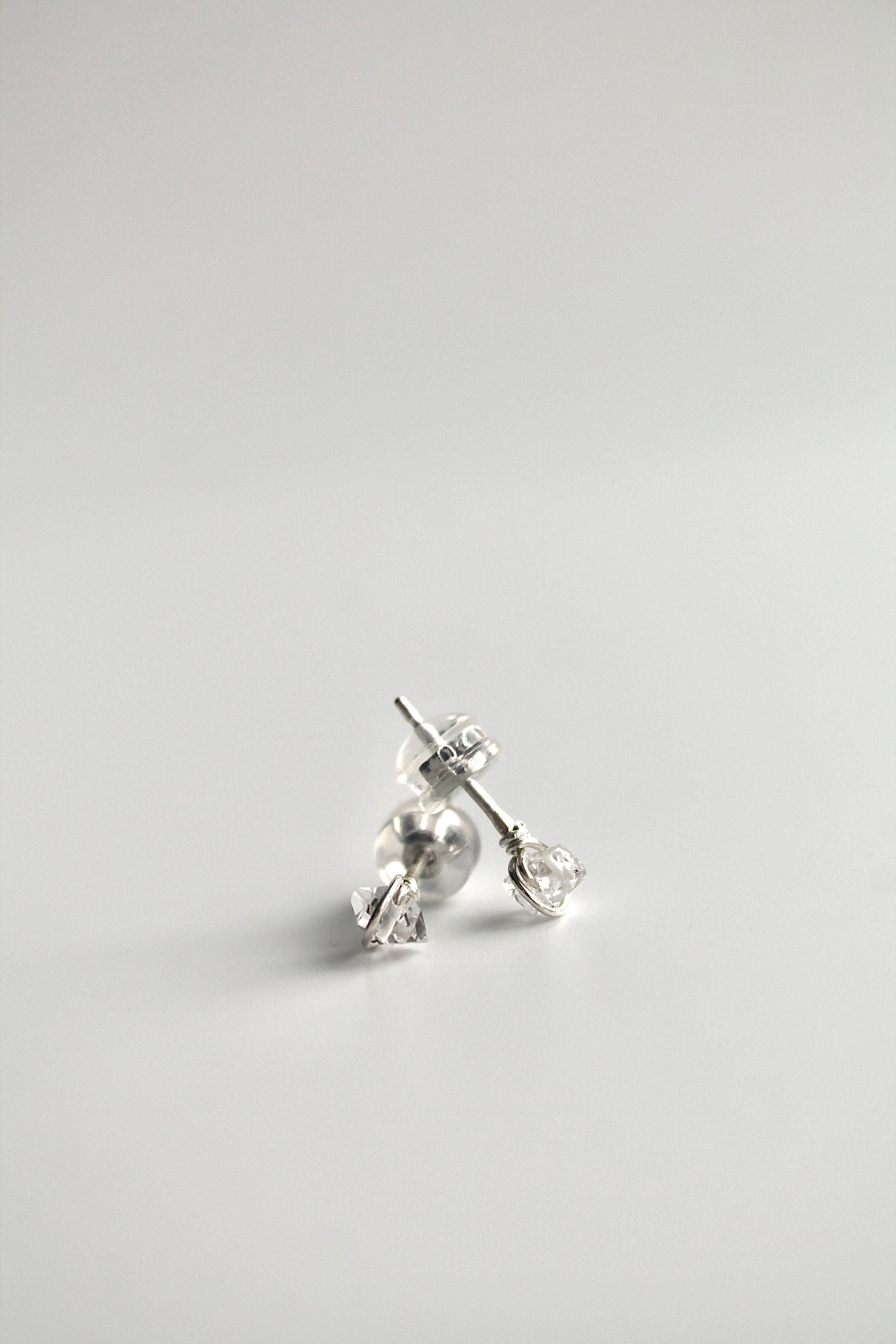 Pendientes con piedra de nacimiento - Diamante Herkimer (abril) - Conexión Divina