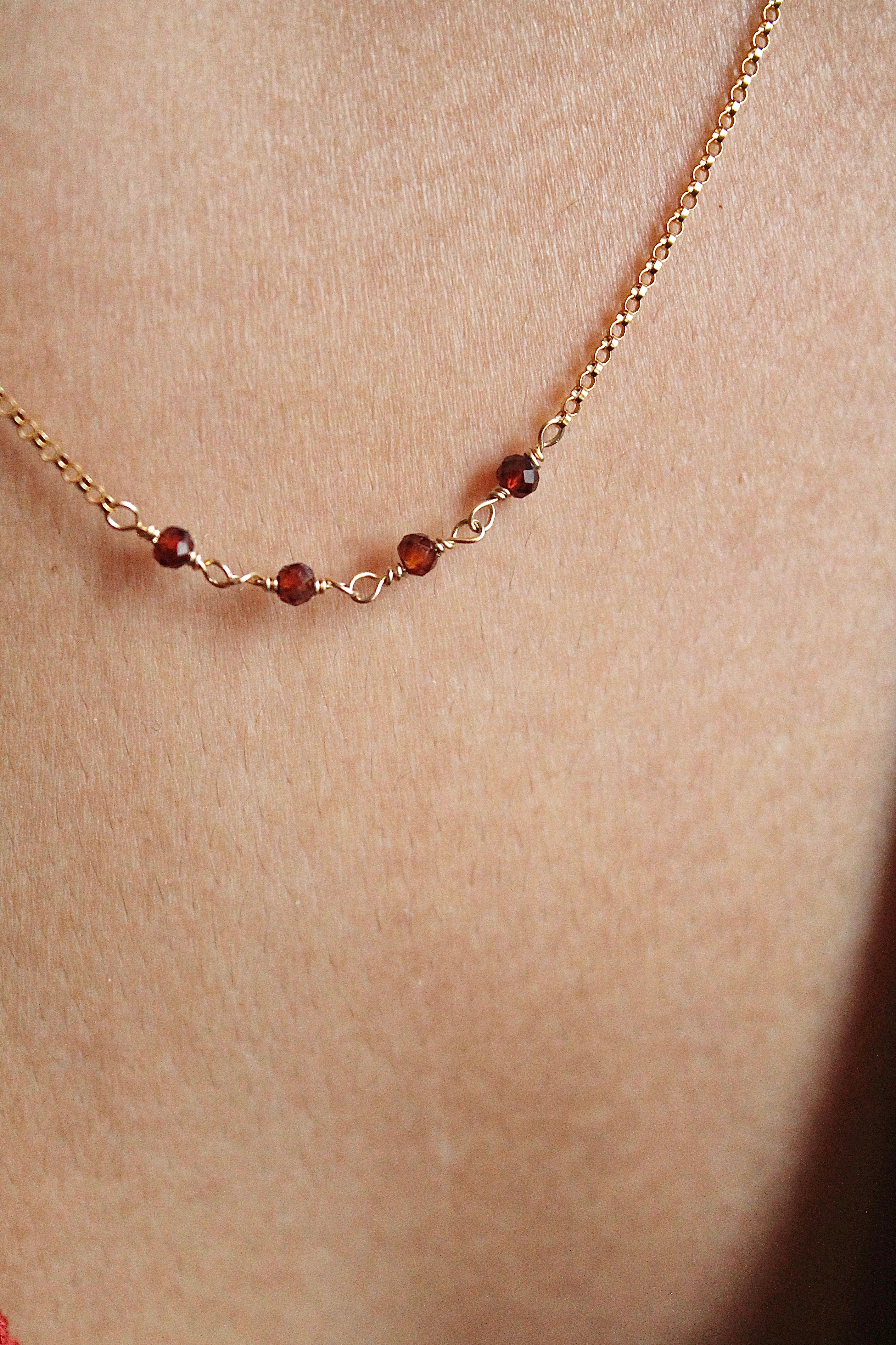 Collar con barra de piedra natal - Granate (enero) - Manifestación